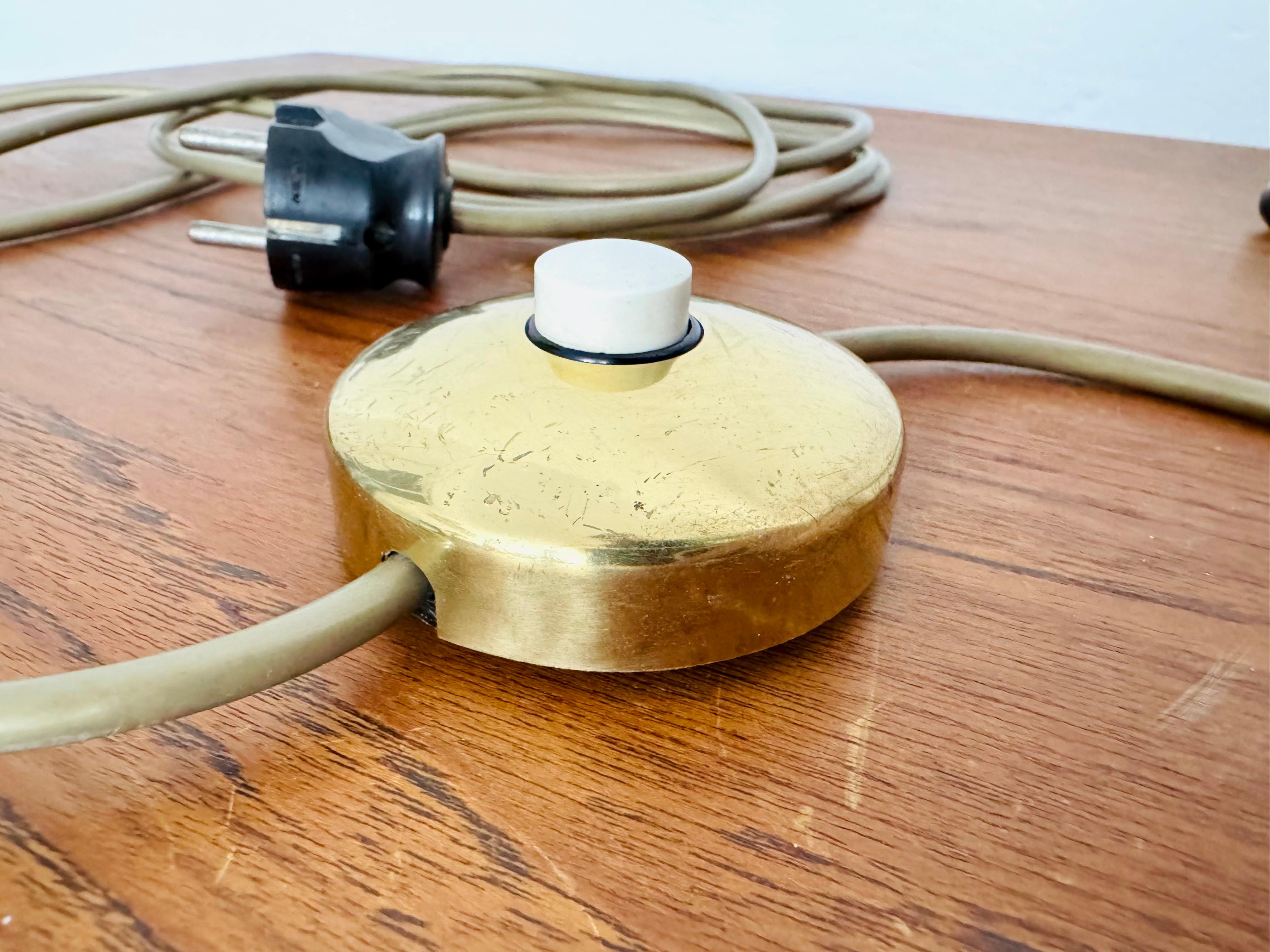 Stehlampe aus Messing im Angebot 11