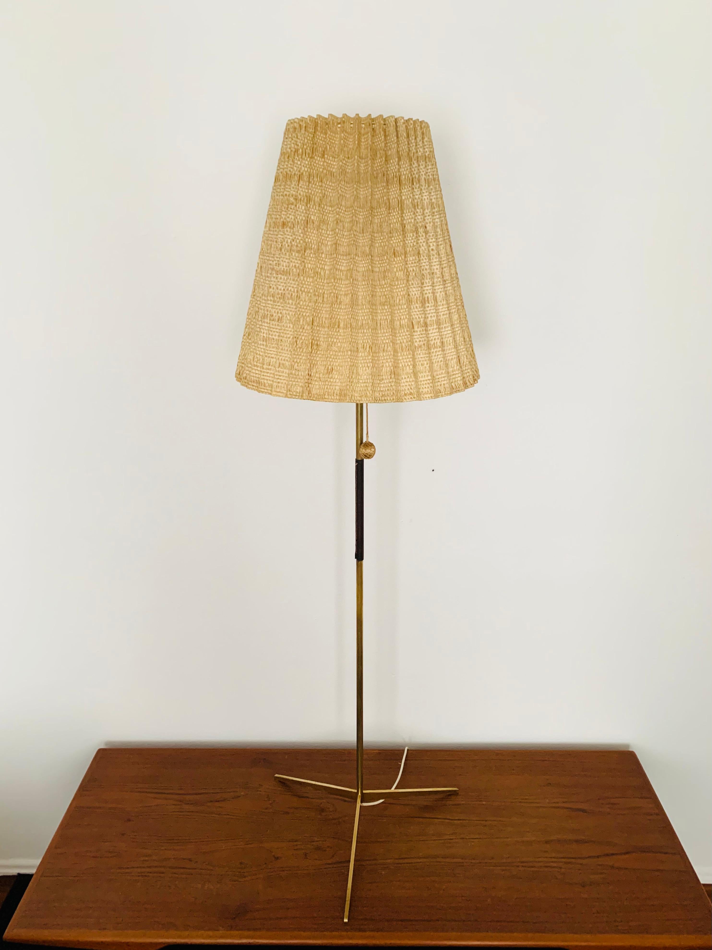 Mid-Century moderno Lampada da terra in ottone in vendita
