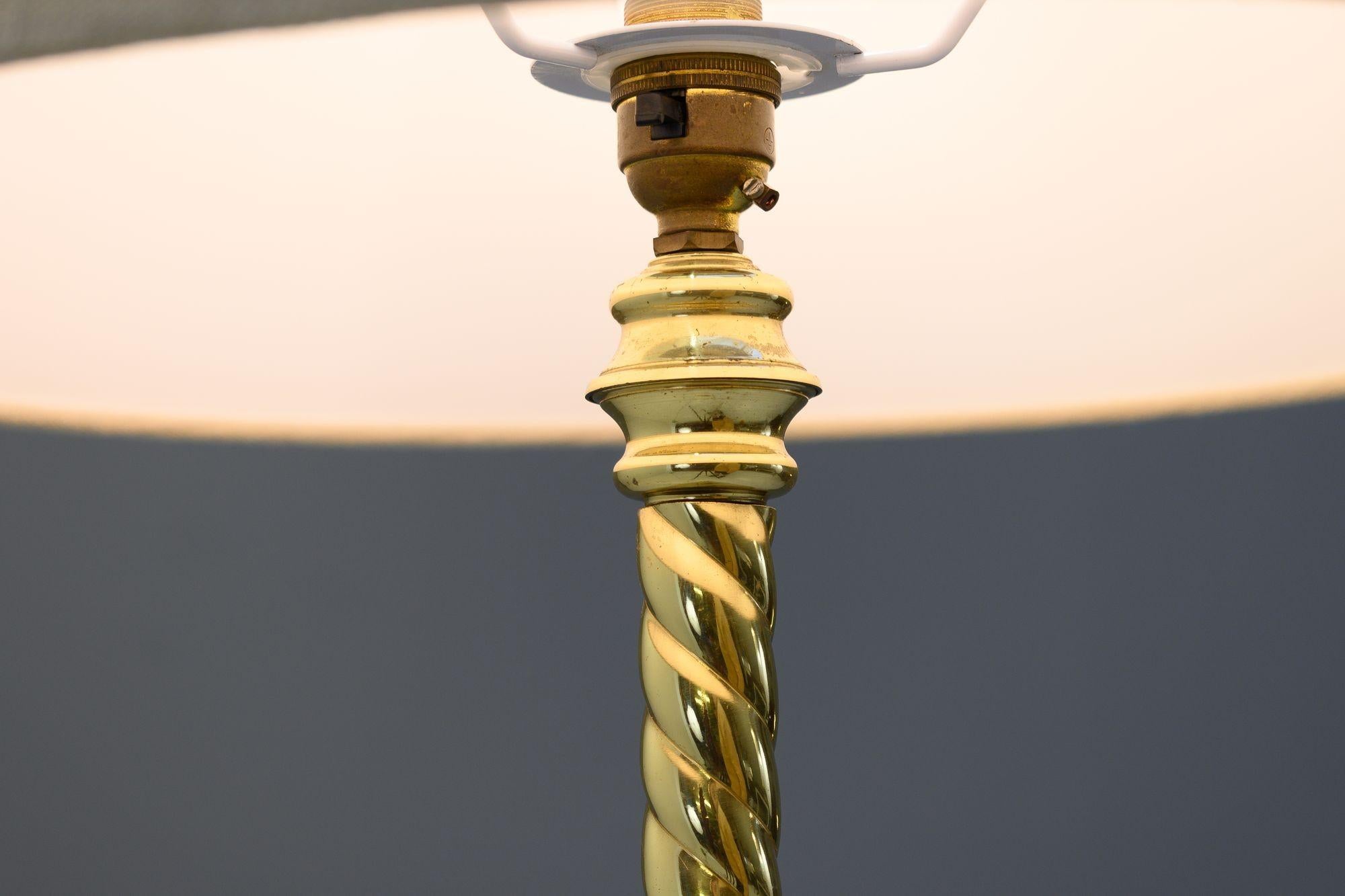 Lampadaire en laiton Bon état - En vente à London, England