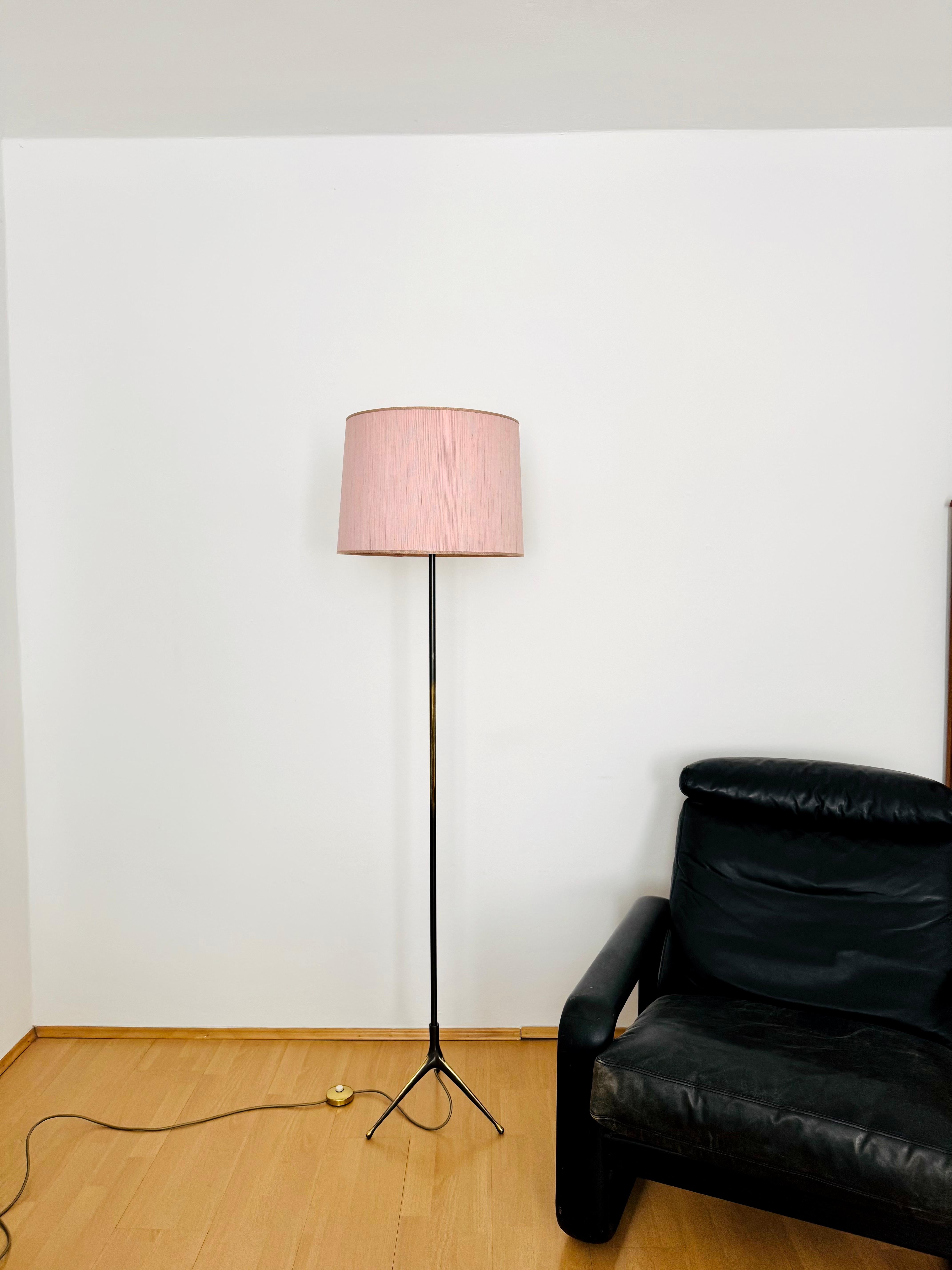 Stehlampe aus Messing im Zustand „Gut“ im Angebot in München, DE