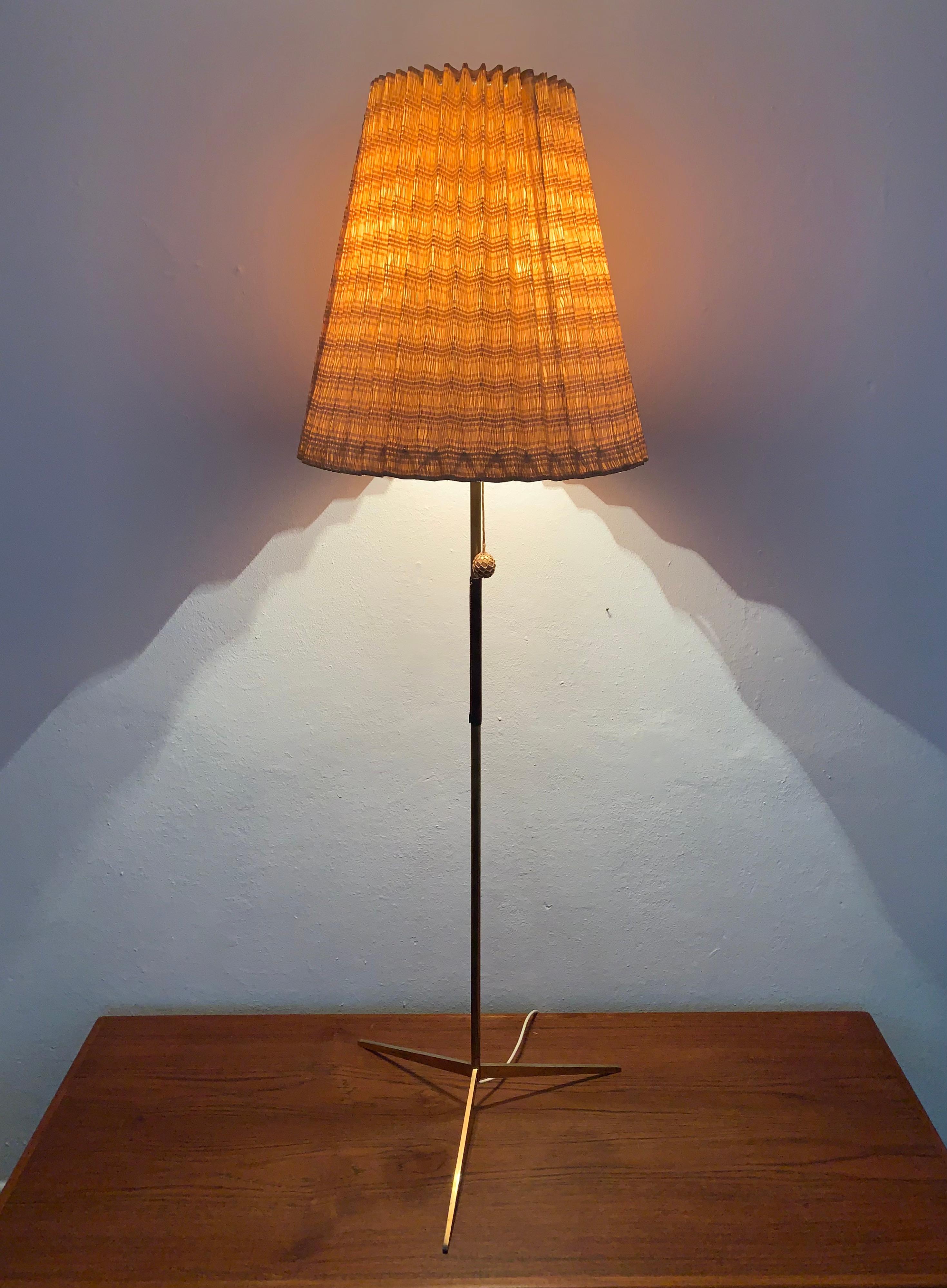 Lampada da terra in ottone in vendita 2