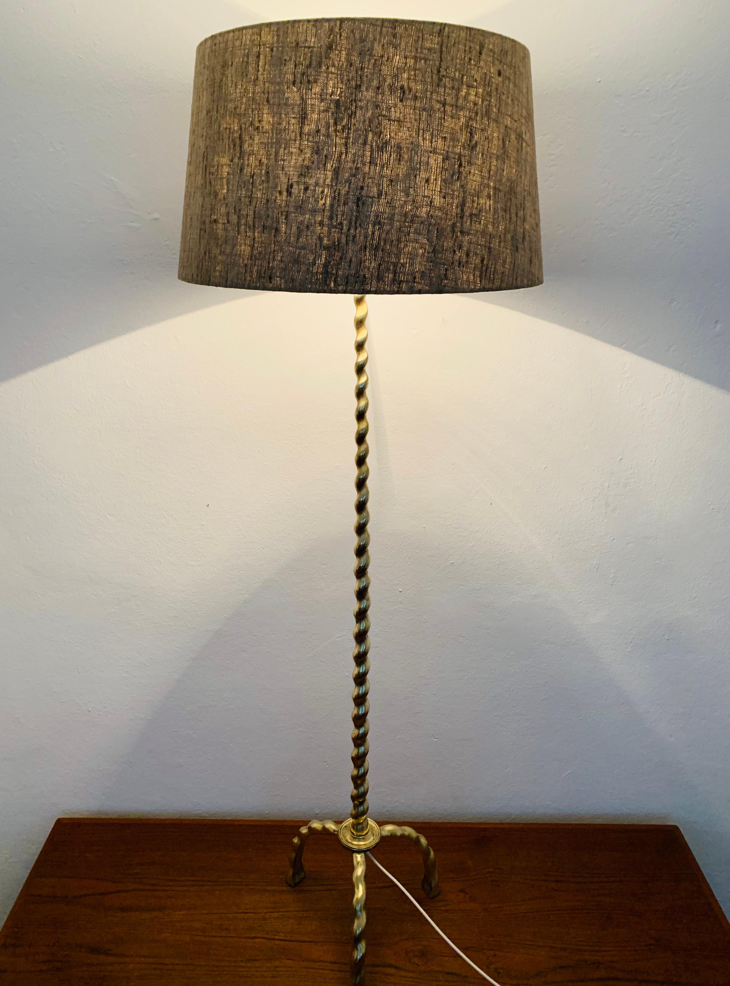Lampadaire en laiton en vente 2
