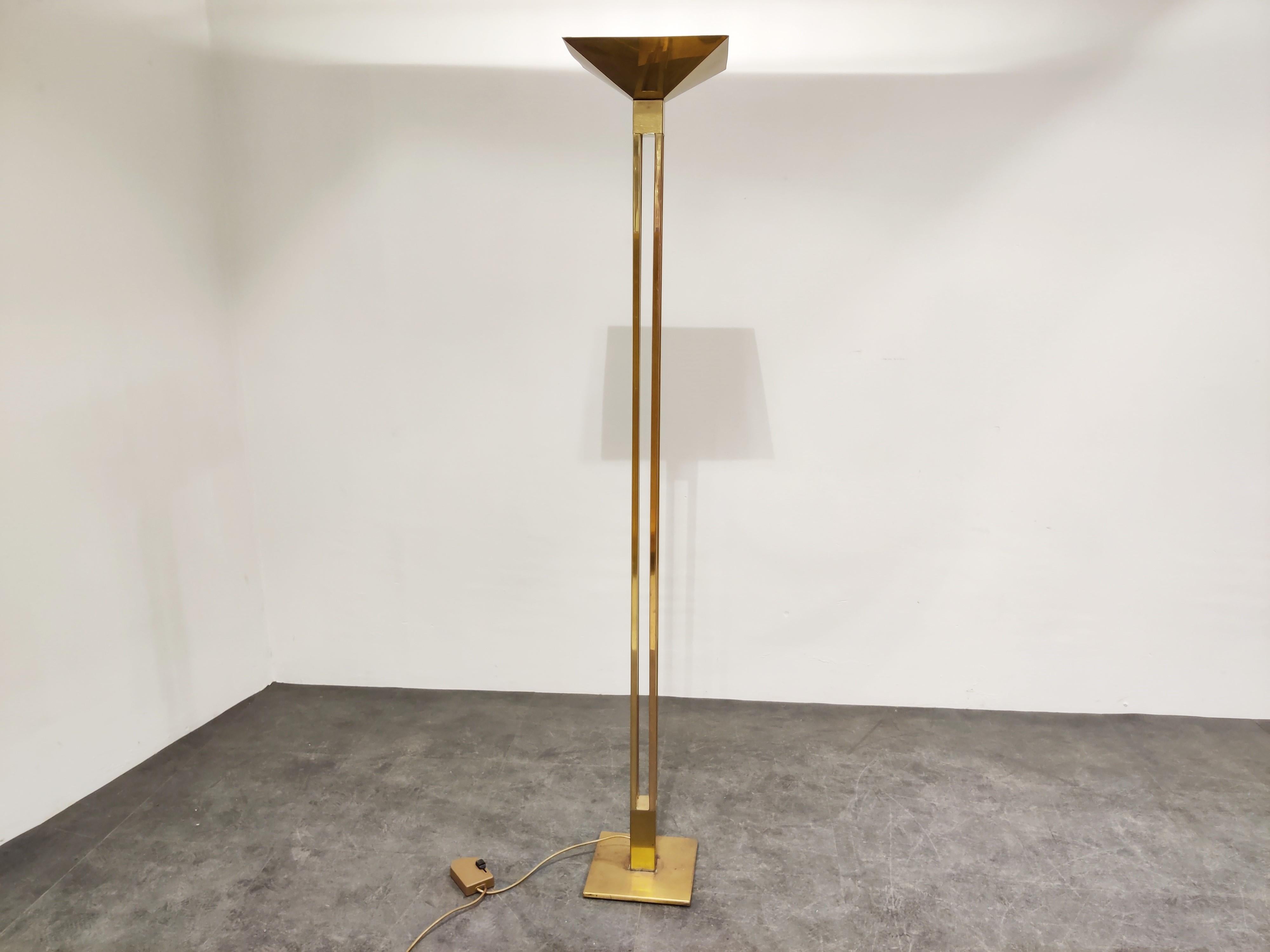 Charmante lampe du fabricant Deknudt dans le style de Willy Rizzo. 

La lampe est en laiton. 

La lampe est équipée d'un éclairage R7.

Bon état, patine sur la base.

Années 1970 - Belgique

Dimensions :
Hauteur 180 cm
Largeur 30cm/