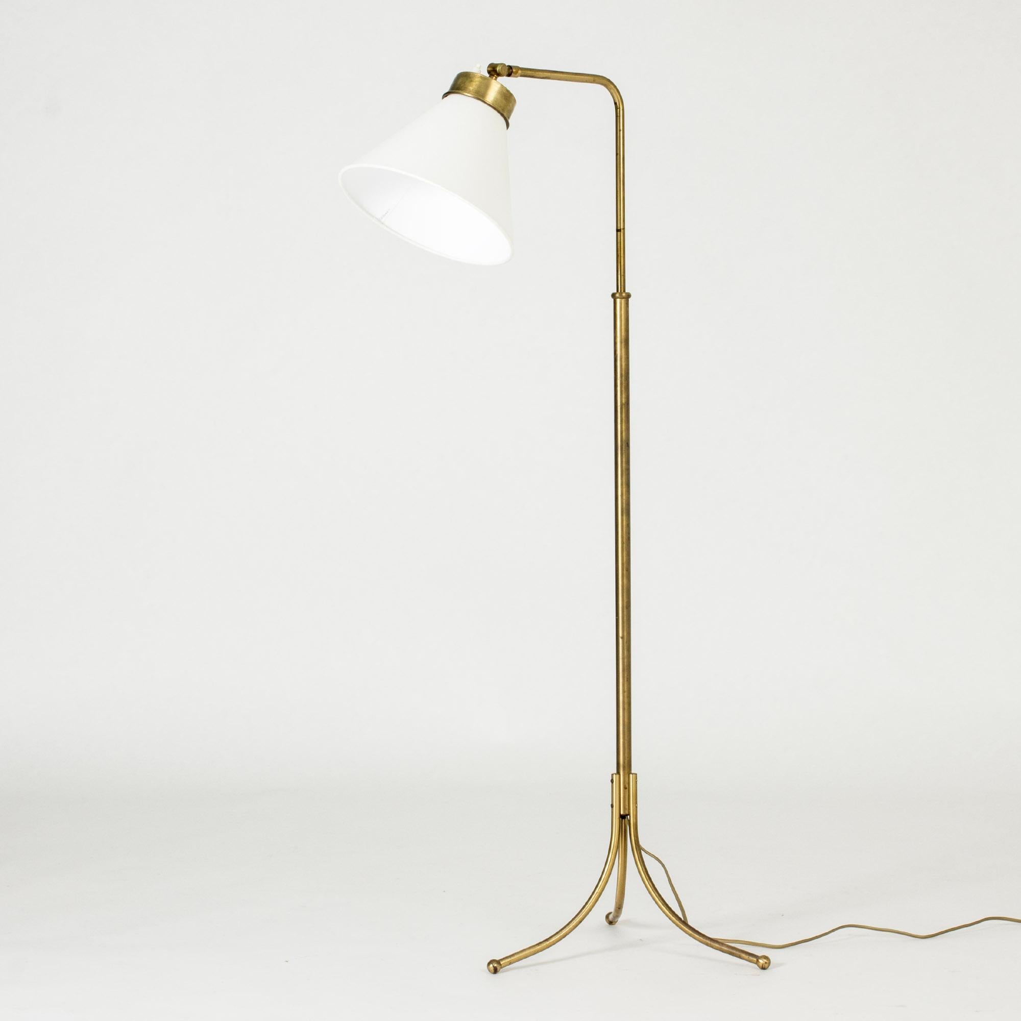 Brass floor lamp by Josef Frank, model 1842. Designed in 1932. Slender stem with nicely curved tripod base, with balls at the ends.

Height 97-141 cm.

About Josef Frank: 
Josef Frank was an Austrian-born architect and designer known for his