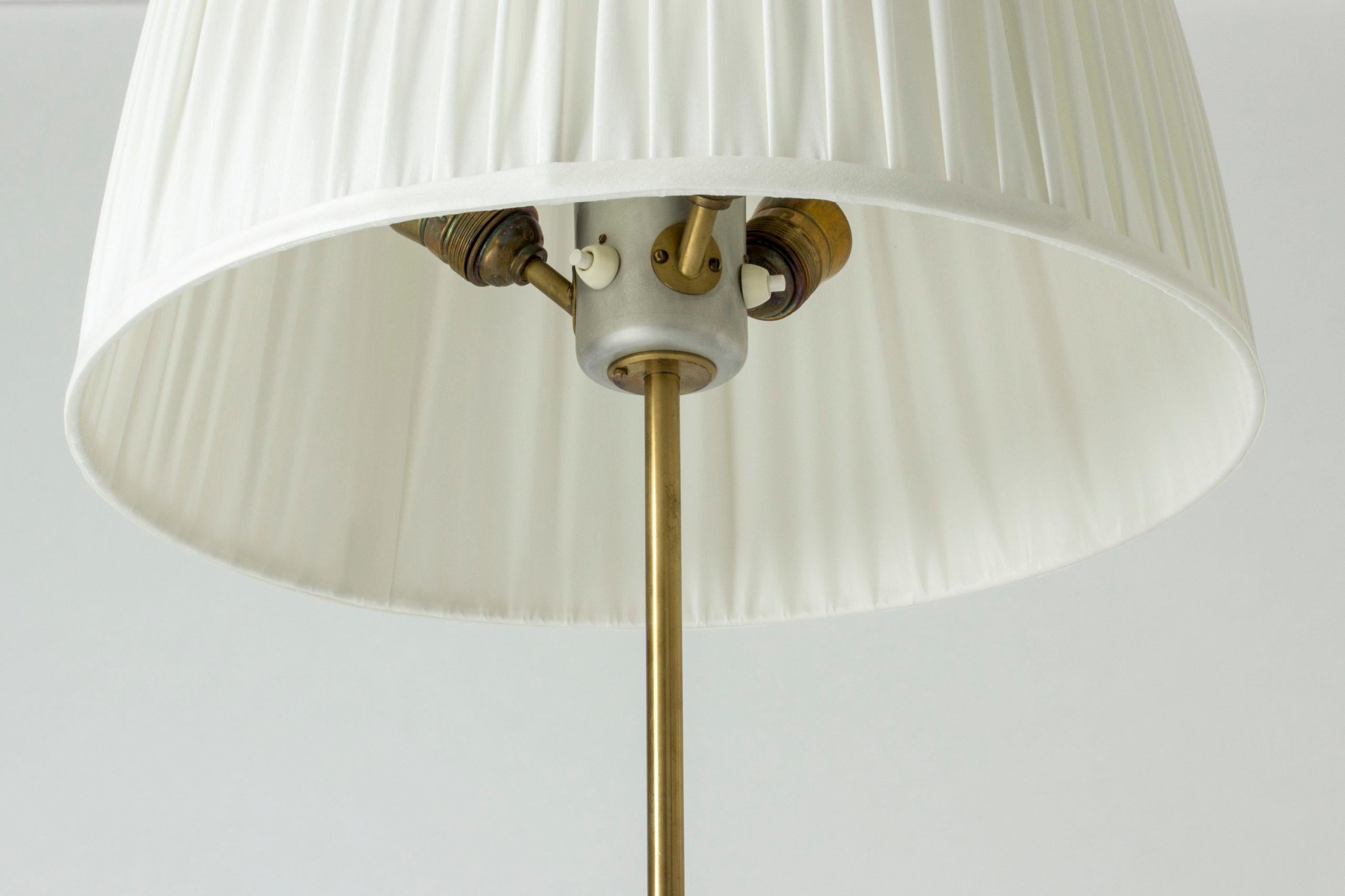 Stehlampe aus Messing, Modell #2148 von Josef Frank für Svenskt Tenn, Schweden, 1950er Jahre (Skandinavische Moderne) im Angebot
