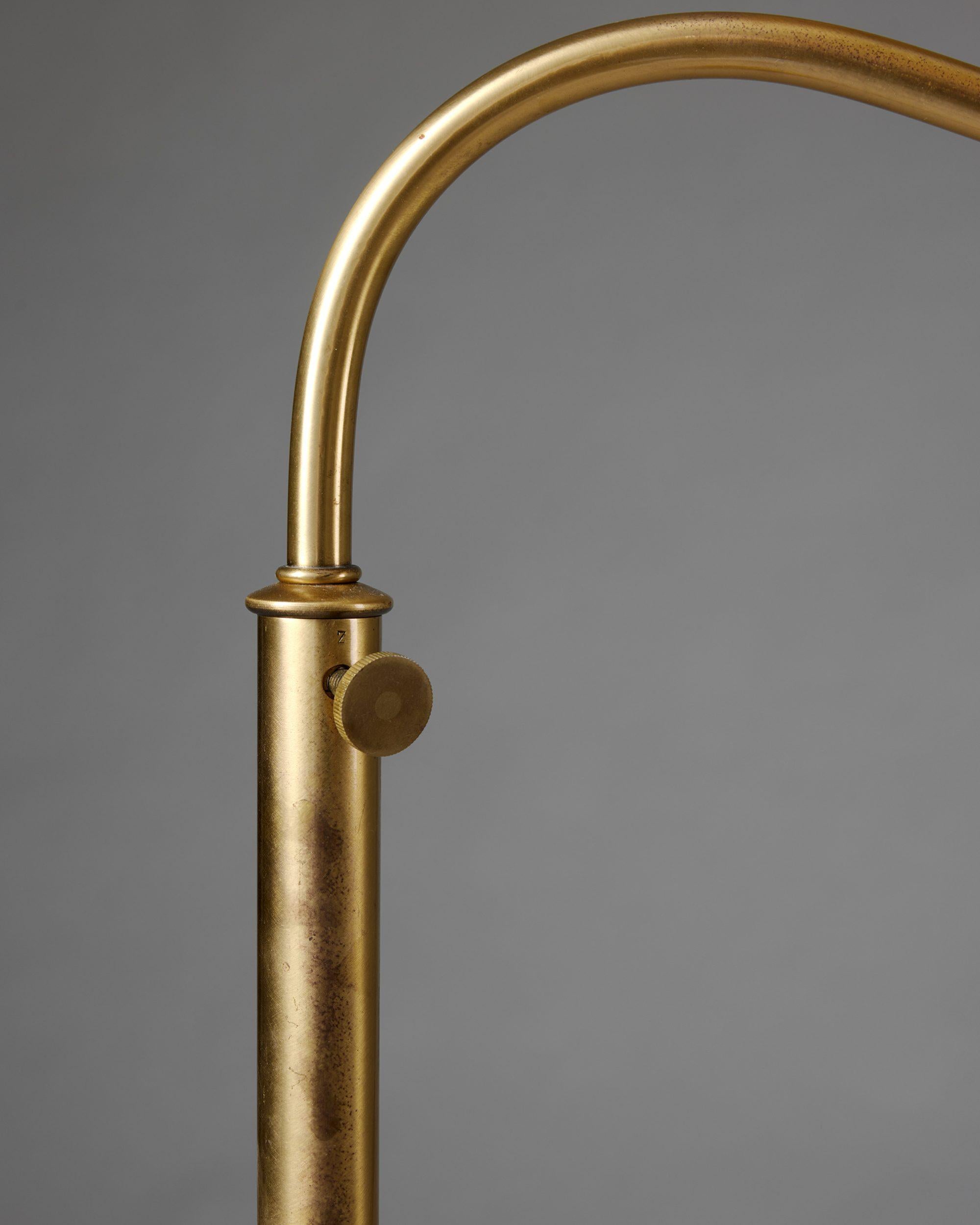 Mid-Century Modern Brass floor lamp ‘Small Camel’ model 2568 by Josef Frank for Svenskt Tenn, 1939