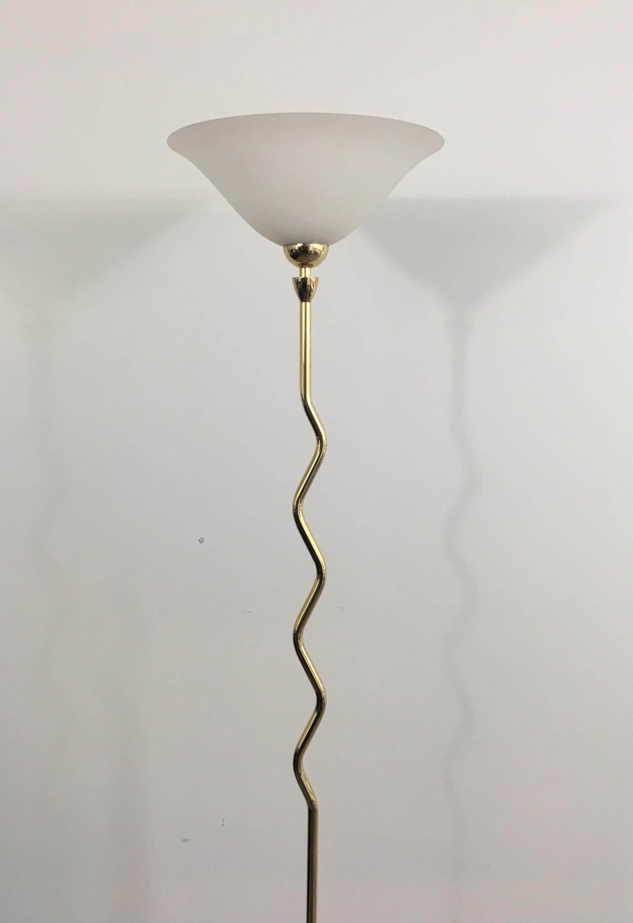 Brass Floor Lamp with Frosted Glass Cup, circa 1970 In Good Condition In Marcq-en-Barœul, Hauts-de-France