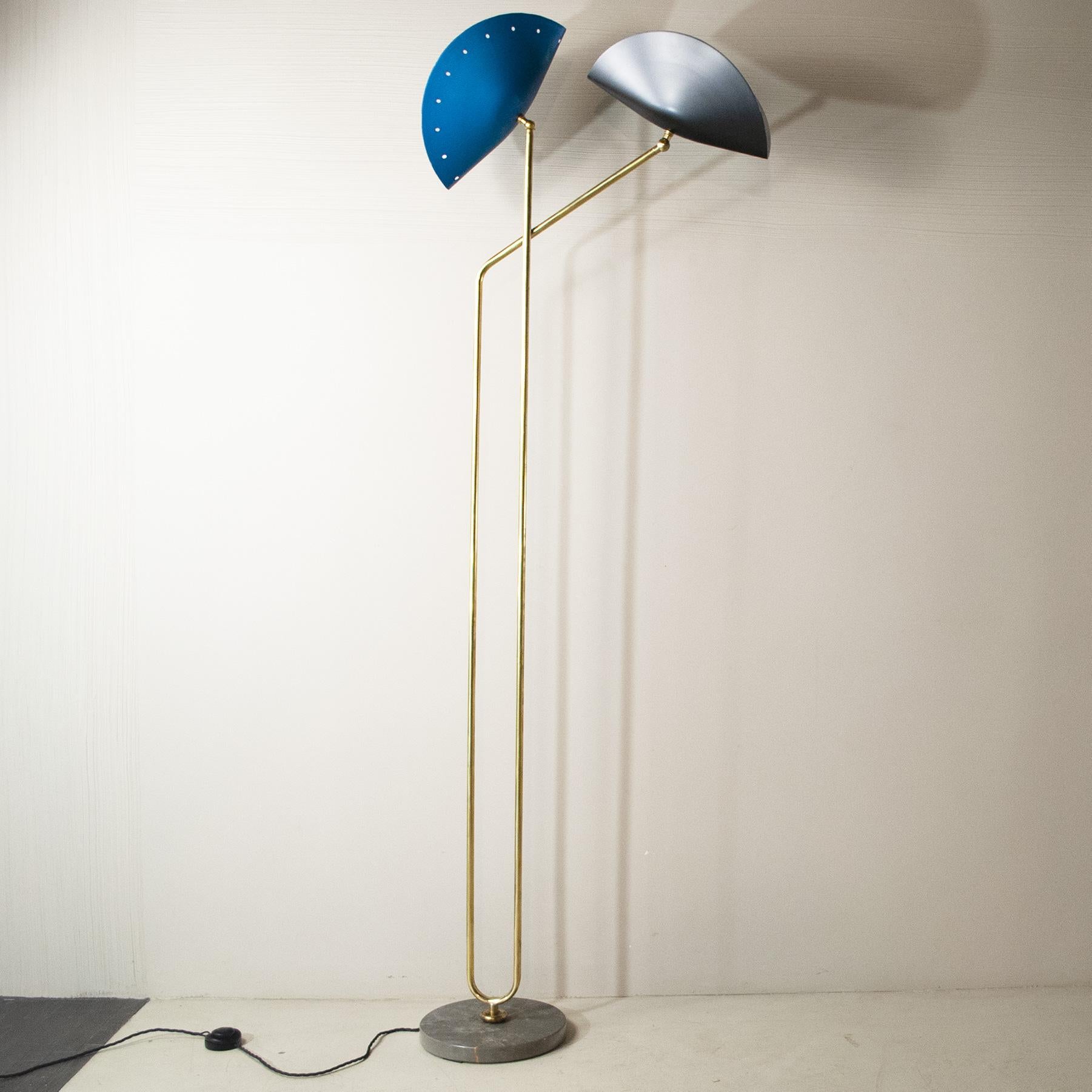 Stehlampe aus Messing mit Marmorsockel von Cellule Creative Studio im Angebot 4