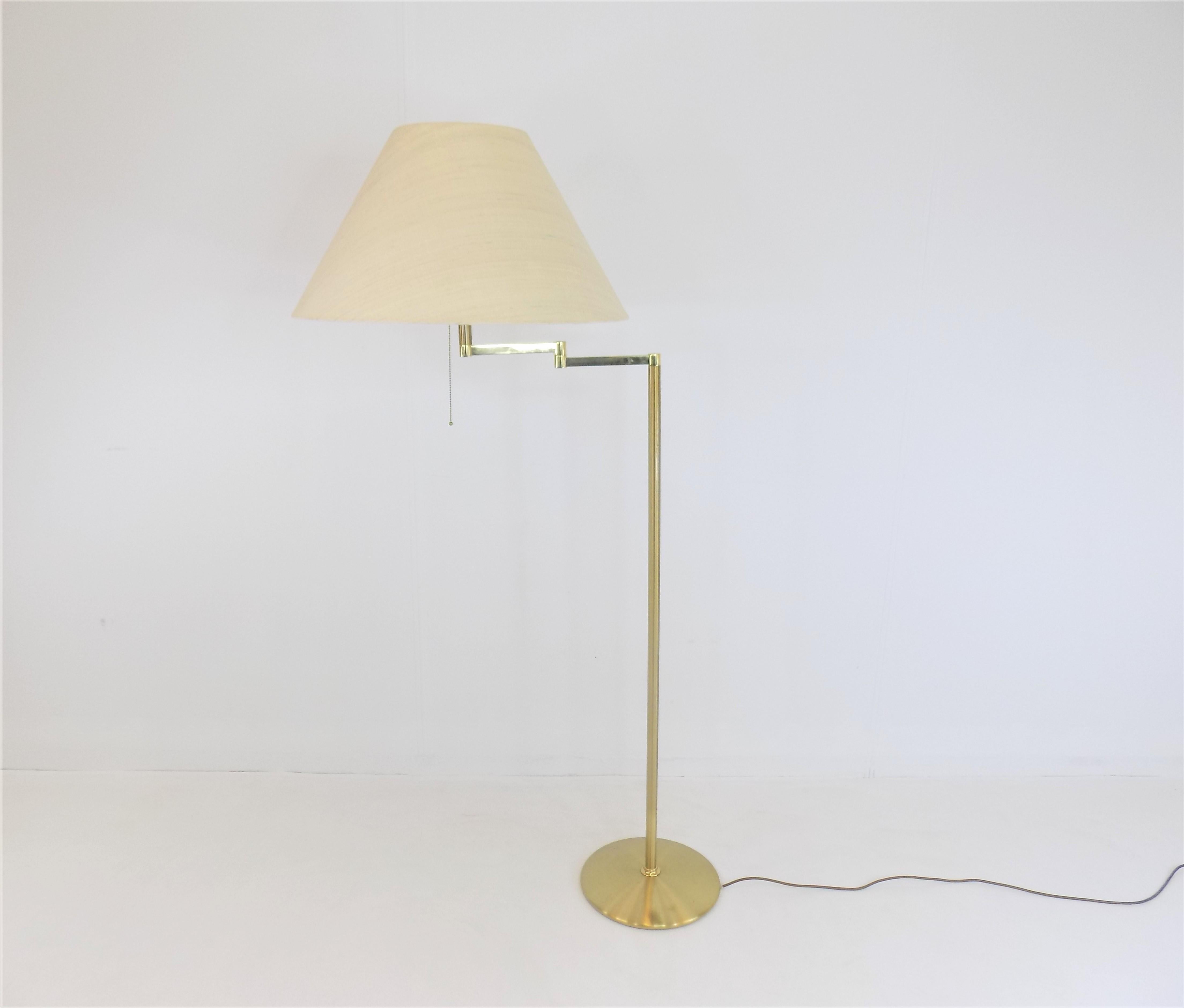 Brass Floor Lamp with Swivel Arm Mid-Century Modern For Sale 12