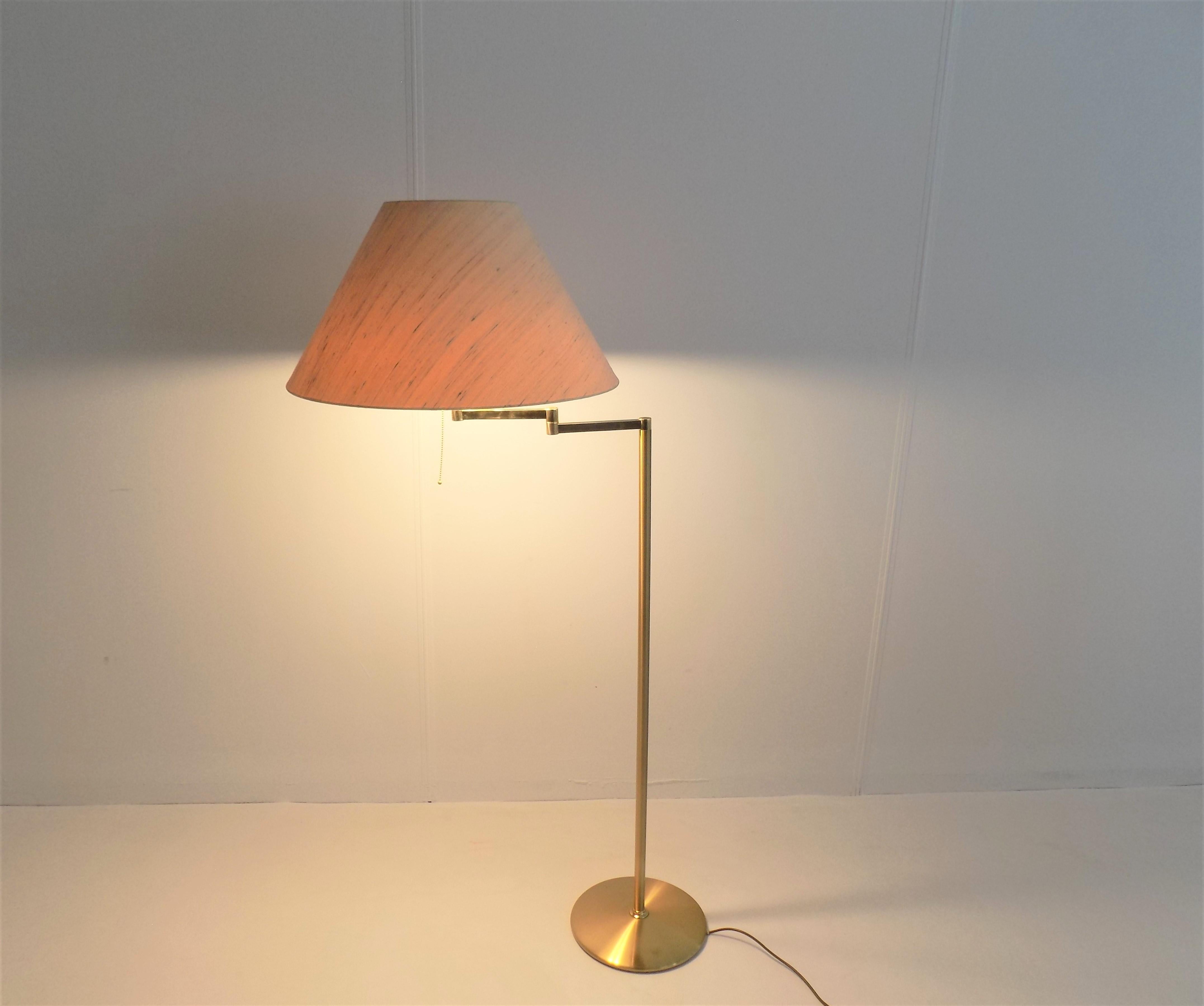 Brass Floor Lamp with Swivel Arm Mid-Century Modern For Sale 3
