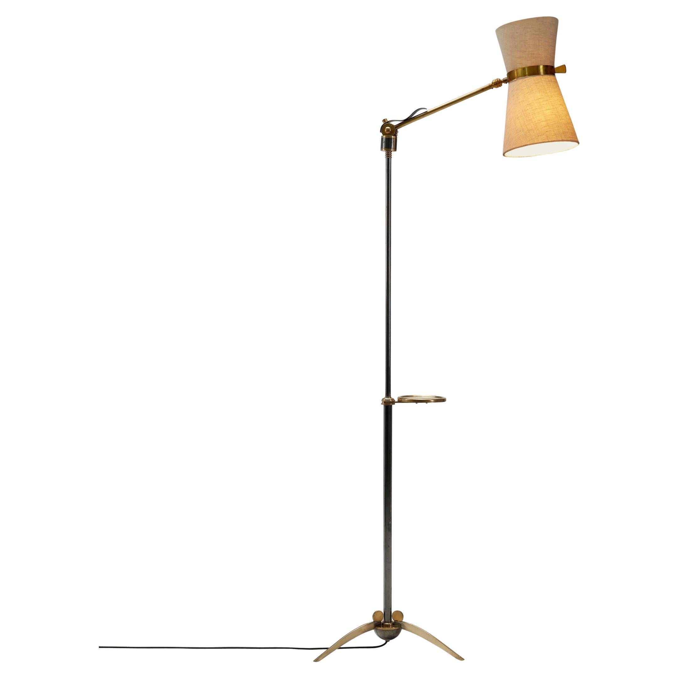 Stehlampe aus Messing mit Dreibein-Sockel von Maison Arlus (Attr.), Frankreich, 20. Jahrhundert