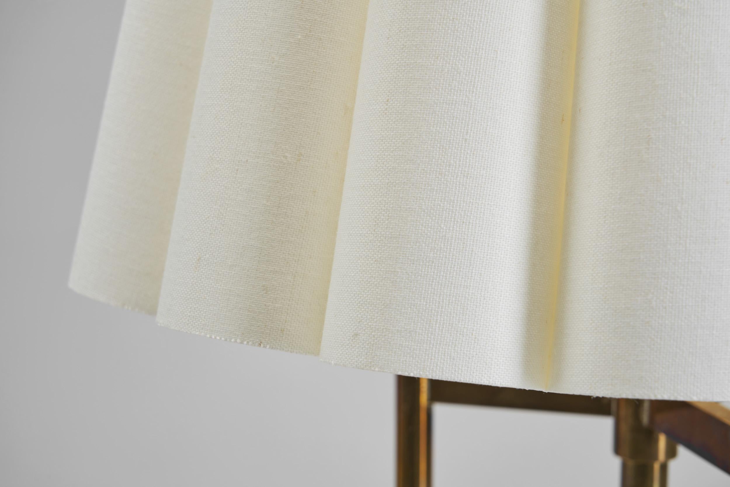 Lampadaire en laiton avec base tripode, Danemark, vers 1950 en vente 3