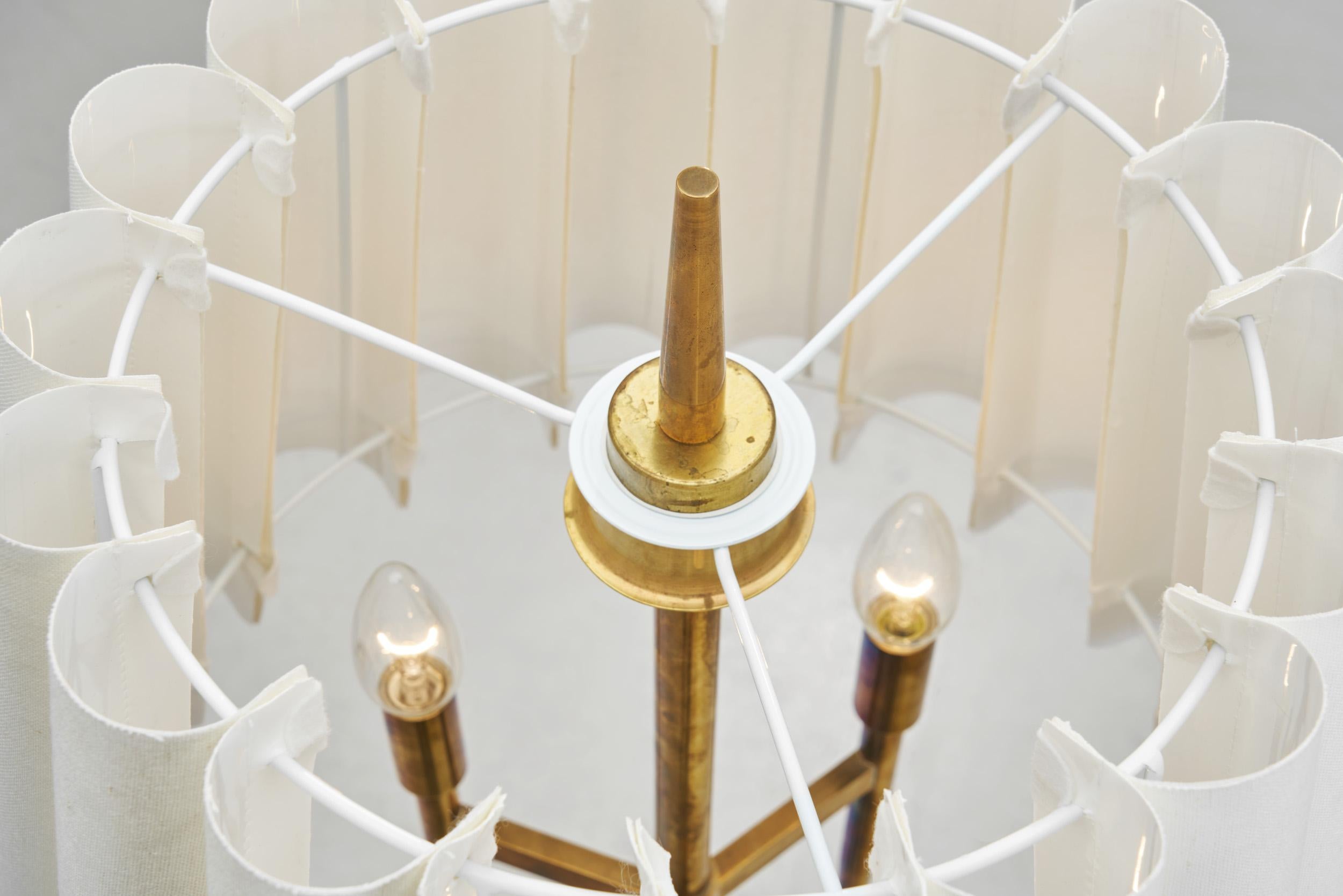 Lampadaire en laiton avec base tripode, Danemark, vers 1950 en vente 4