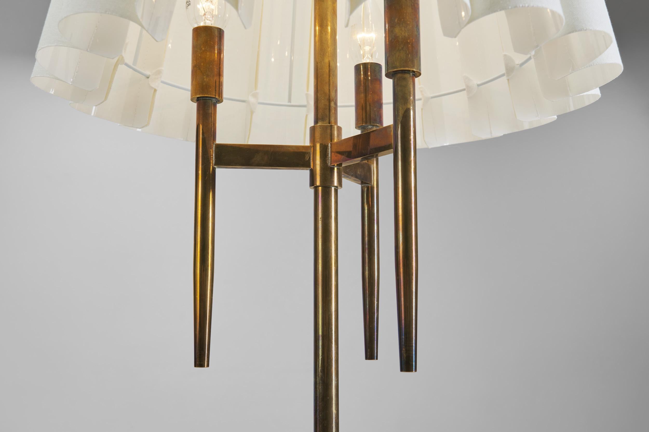 Lampadaire en laiton avec base tripode, Danemark, vers 1950 en vente 6