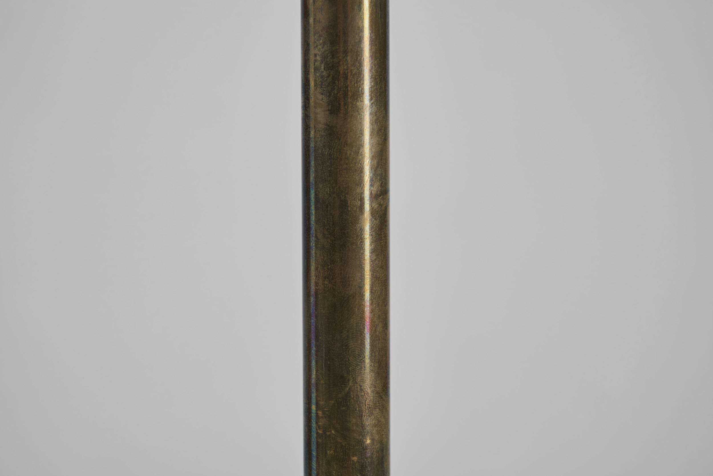 Lampadaire en laiton avec base tripode, Danemark, vers 1950 en vente 8