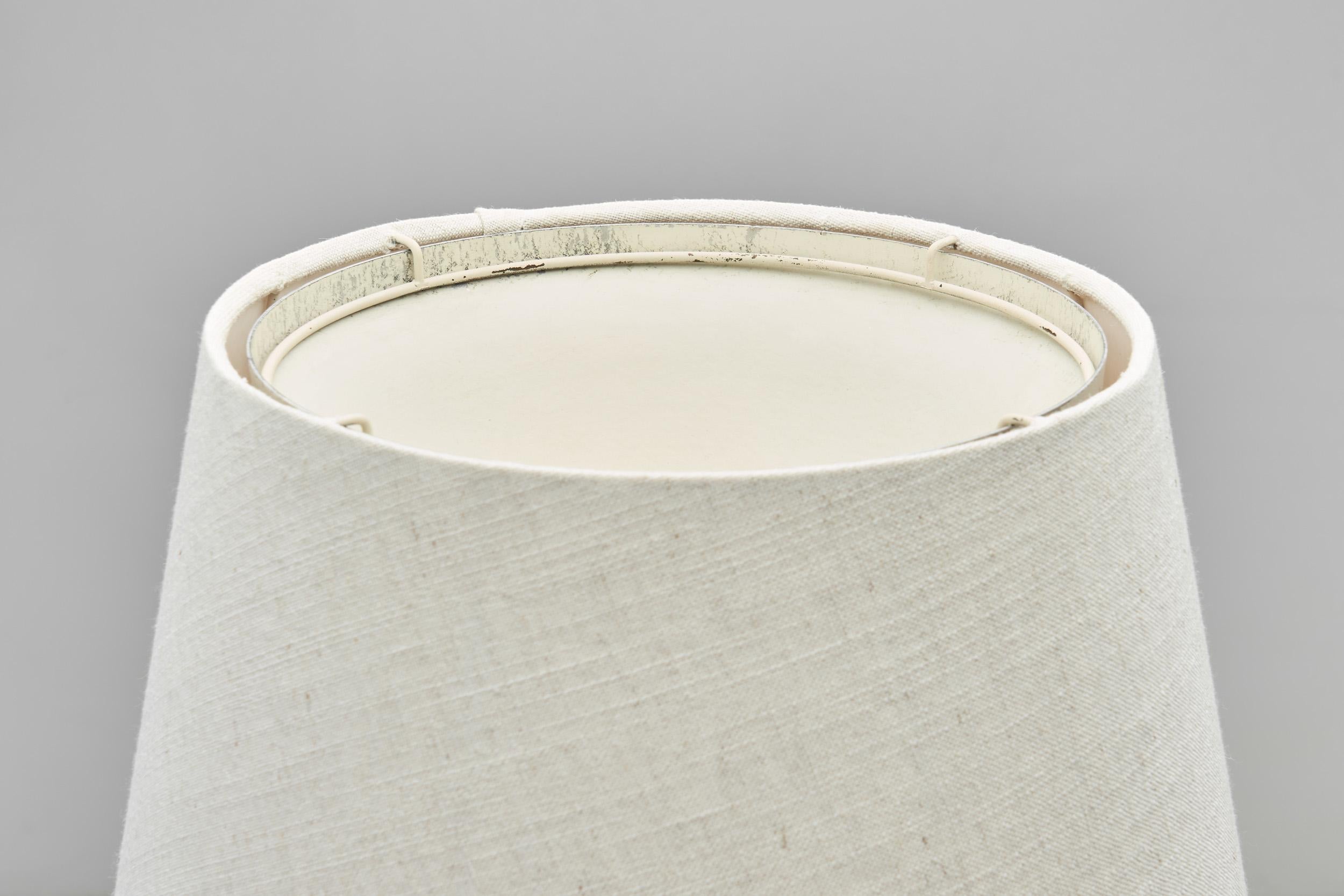 Lampadaire en laiton avec base tripode, Europe, vers 1950 en vente 2