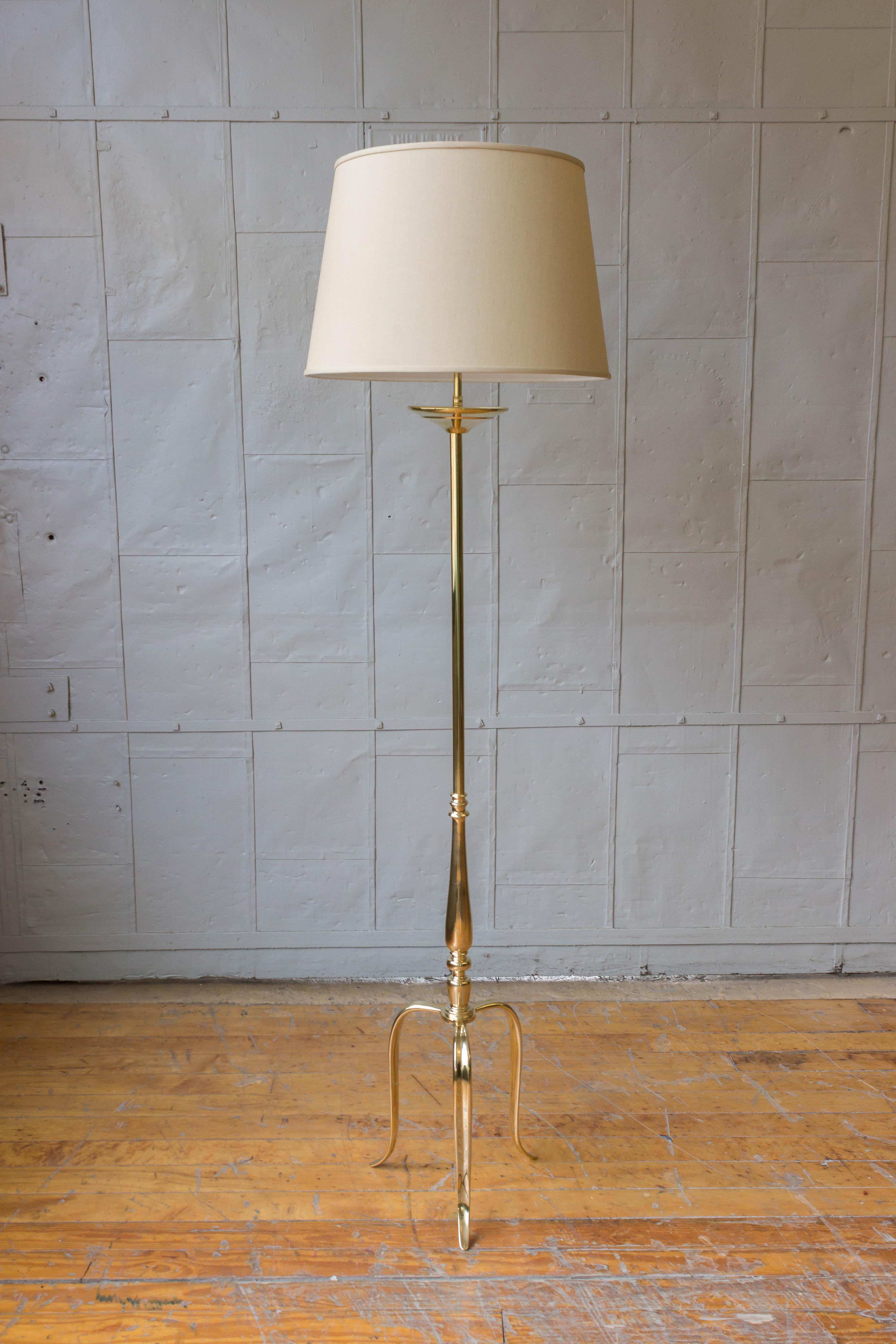 Mid-Century Modern brass floor lamp, recently plated in a nice polished brass finish with turned bronze stem parts on a tripod base. The lamp has recently been rewired with a double cluster. Not UL wired. French, circa 1950s.

Custom feather
