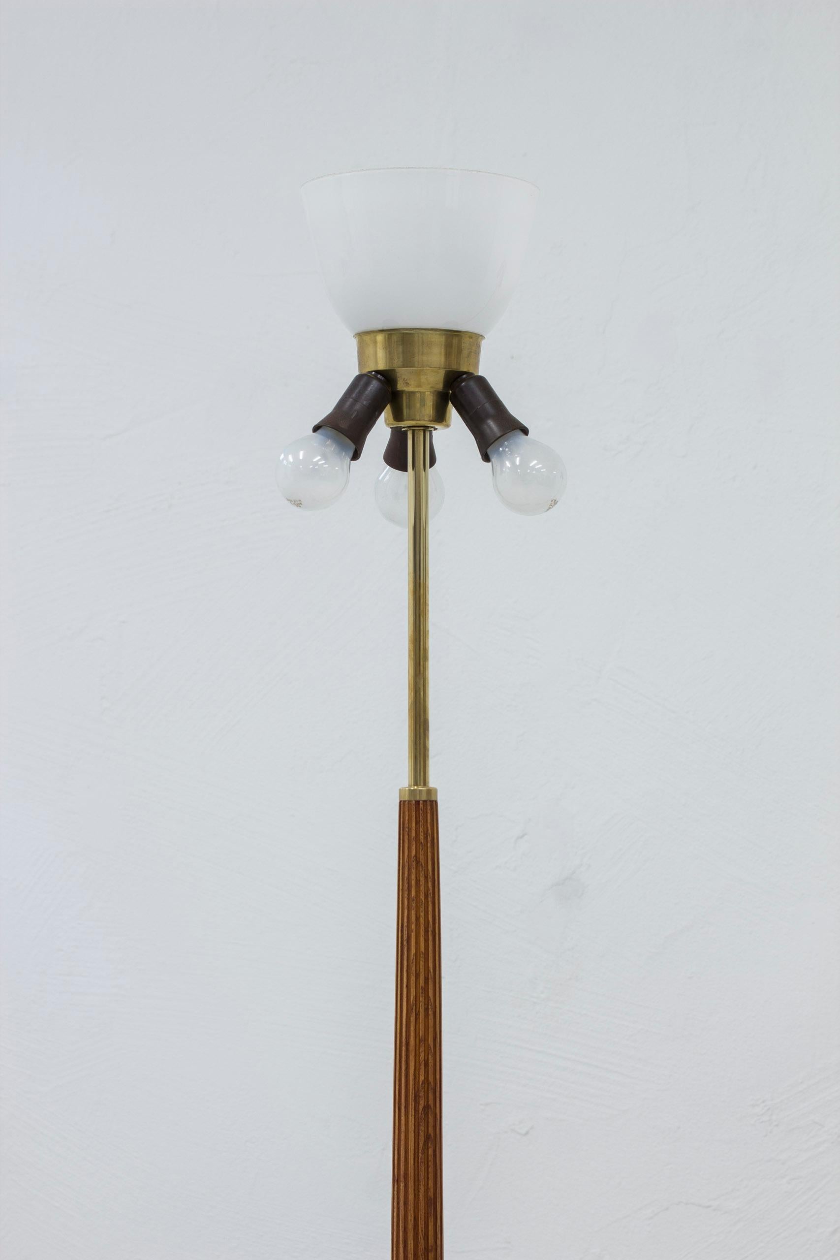Swedish Brass Floor lamps 522 by Hans Bergström for Ateljé Lyktan, Sweden, 1940-50s