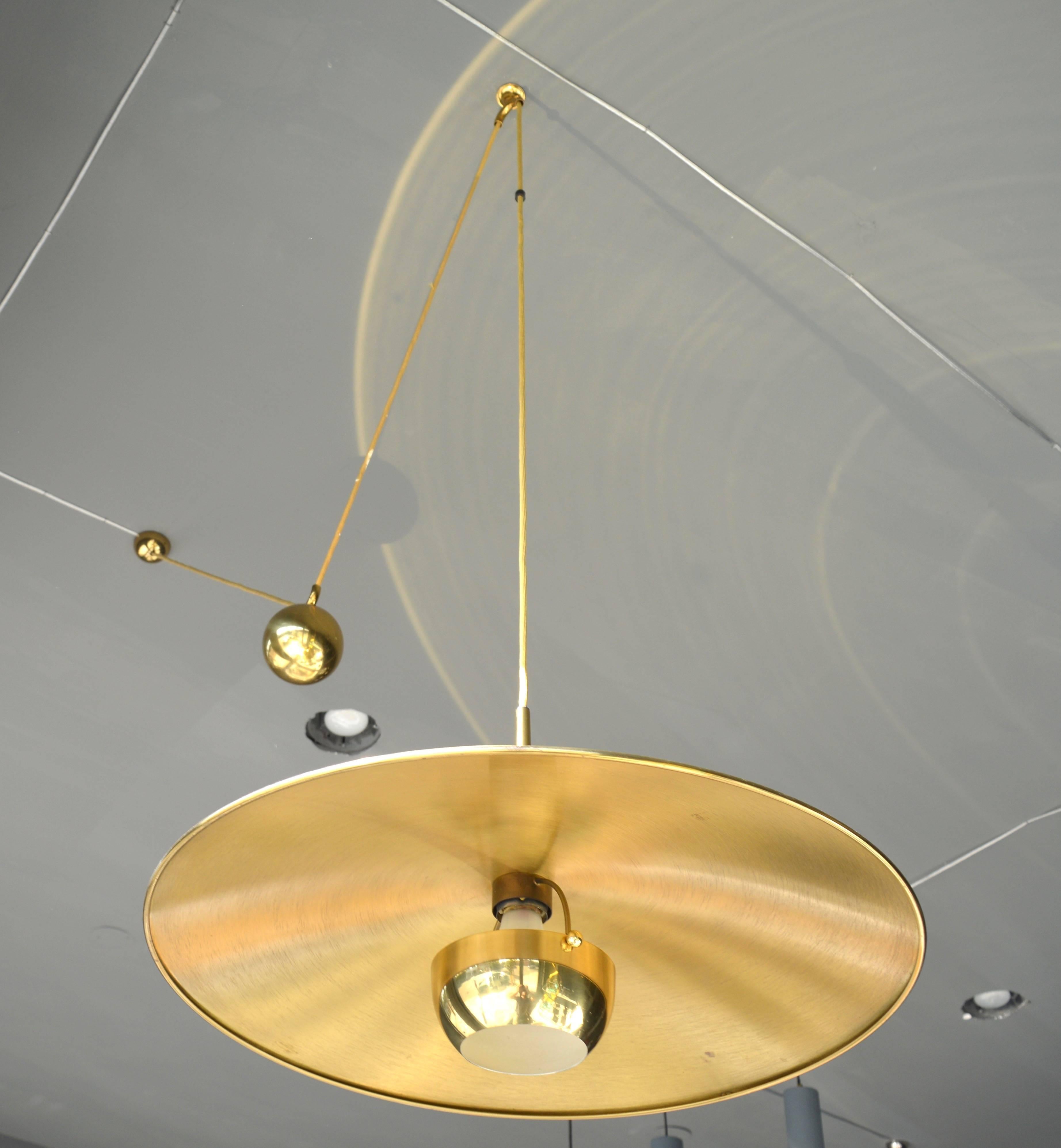 Brass Florian Schulz Counter Balance Light In Excellent Condition In Los Angeles, CA