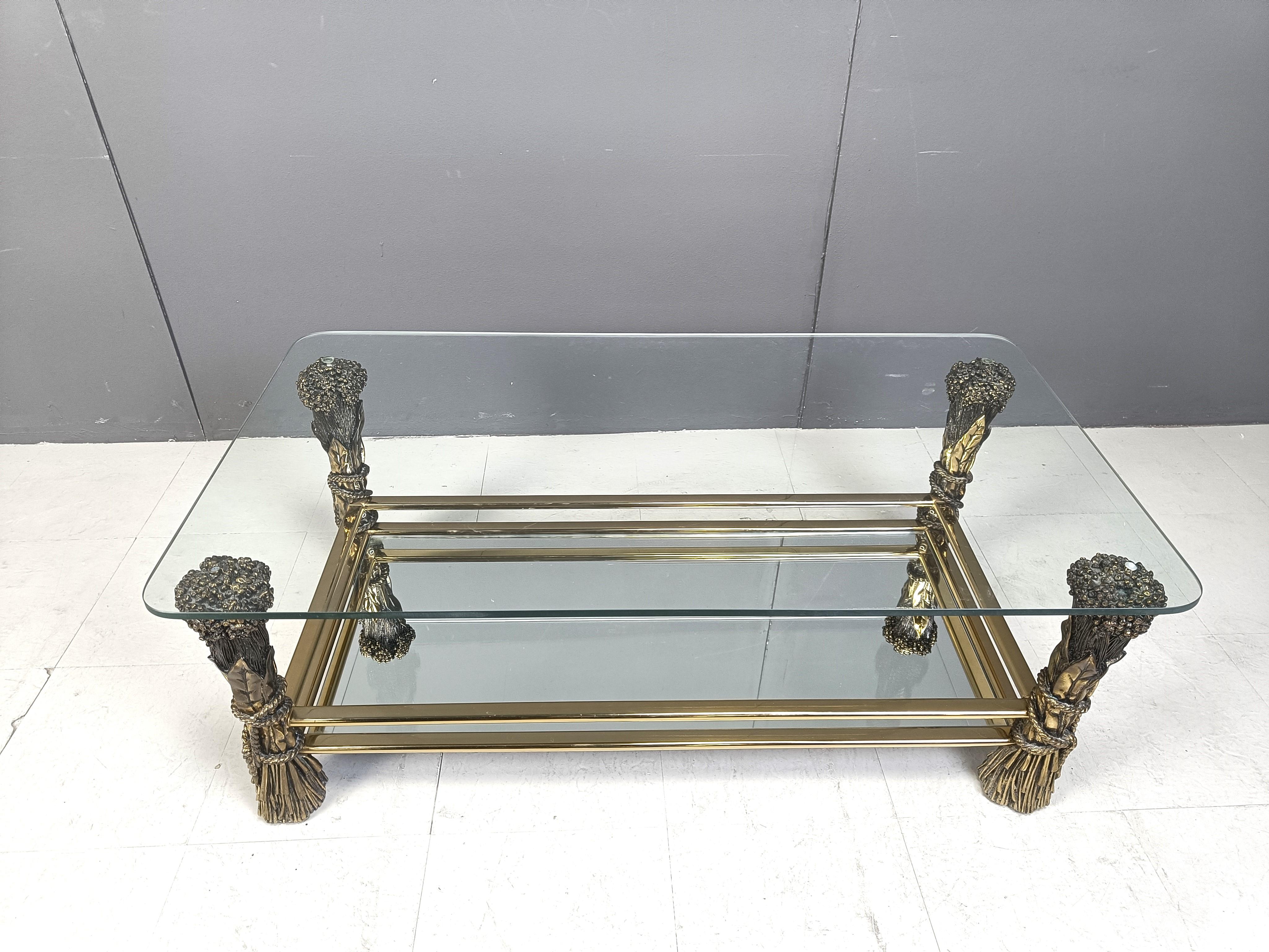 Table basse à fleurs en laiton, années 1970 en vente 2