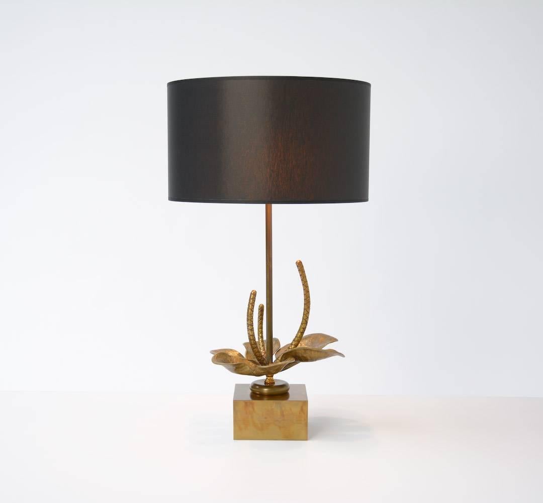 This high quality brass table lamp in Maison Charles style can be dated in the 1970s.
It is a stylish table lamp in perfect condition with a new black shade.