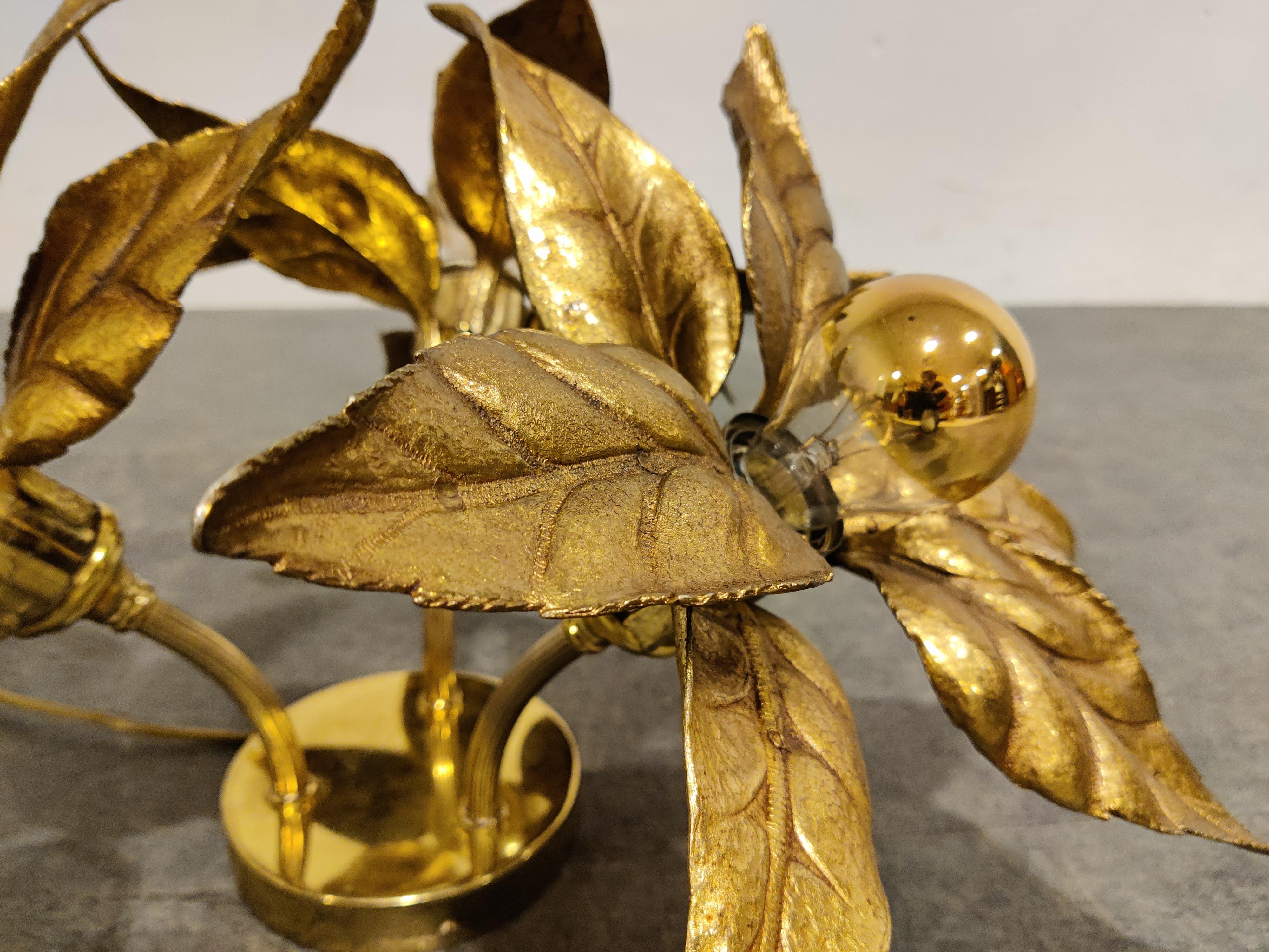 Brass flower lamp by Willy Daro.

Nicely crafted lamp which can be used as table, wall or ceiling light.

Tested and ready for use.

1970's, Belgium. 

Dimensions: 
Height: 32cm/12.59