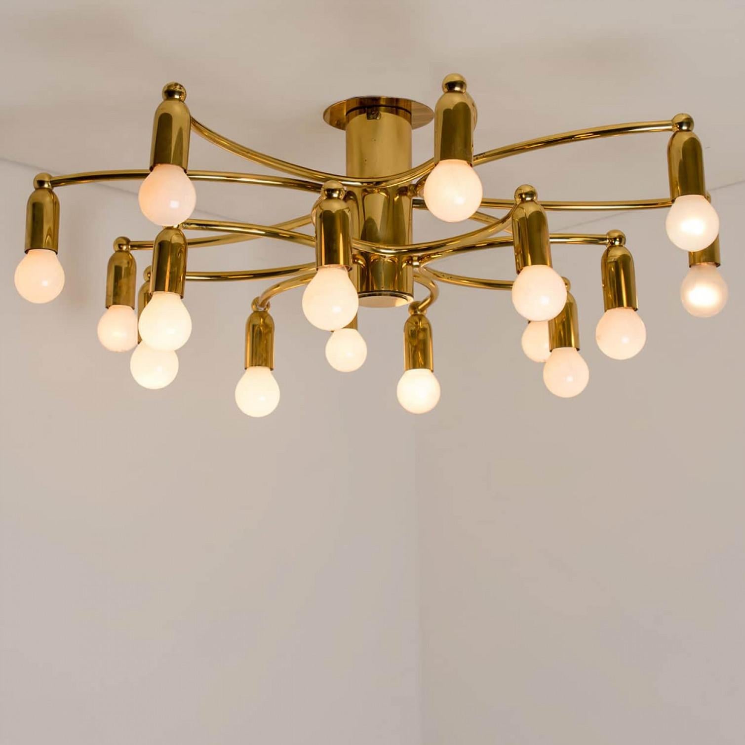 Brass Flush Mount 16 arms by Sciolari, 1960s For Sale 3
