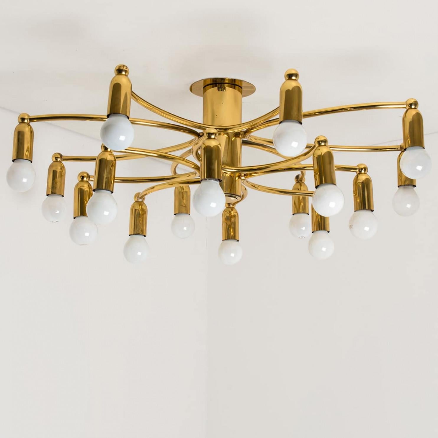 Brass Flush Mount 16 arms by Sciolari, 1960s For Sale 4