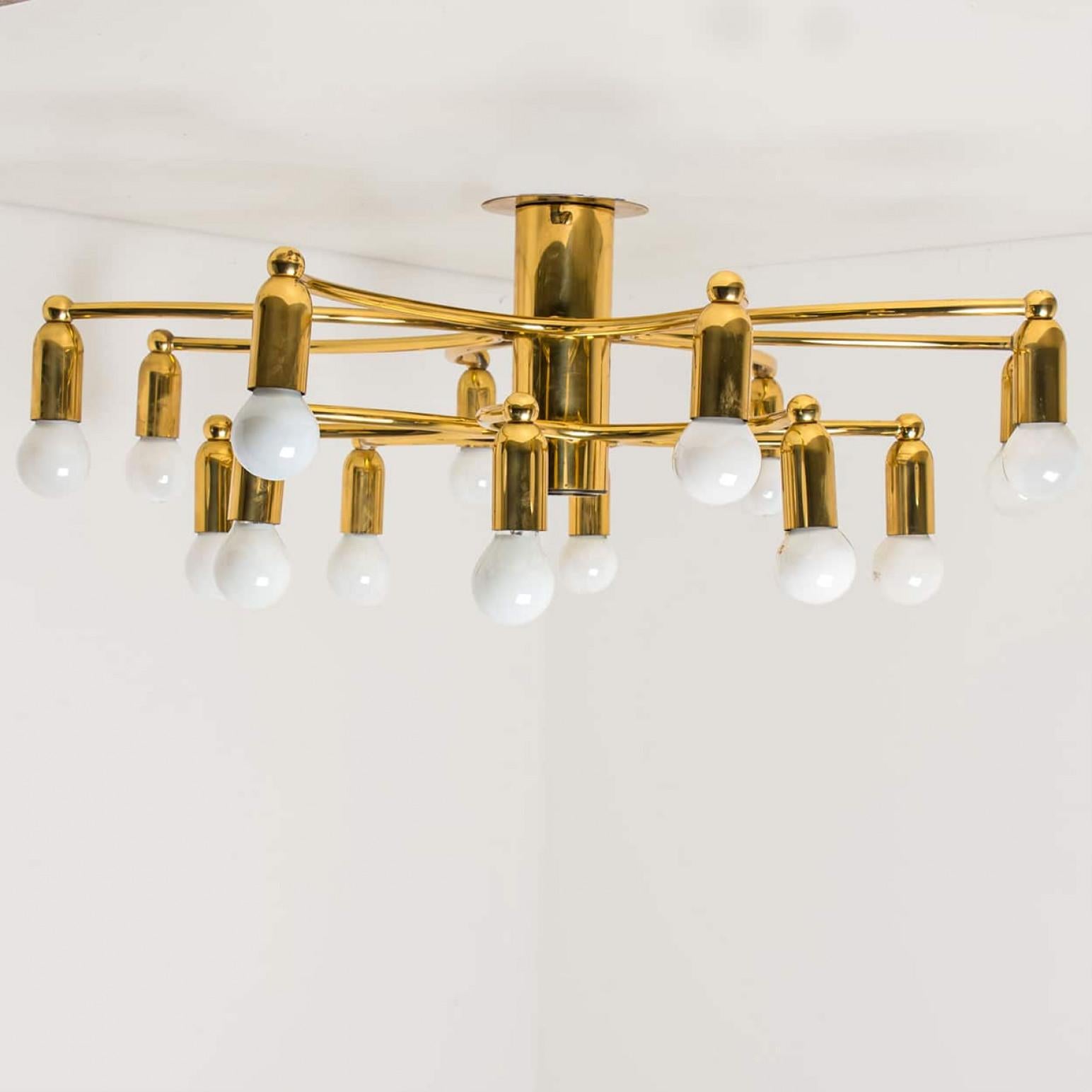 Brass Flush Mount 16 arms by Sciolari, 1960s For Sale 1