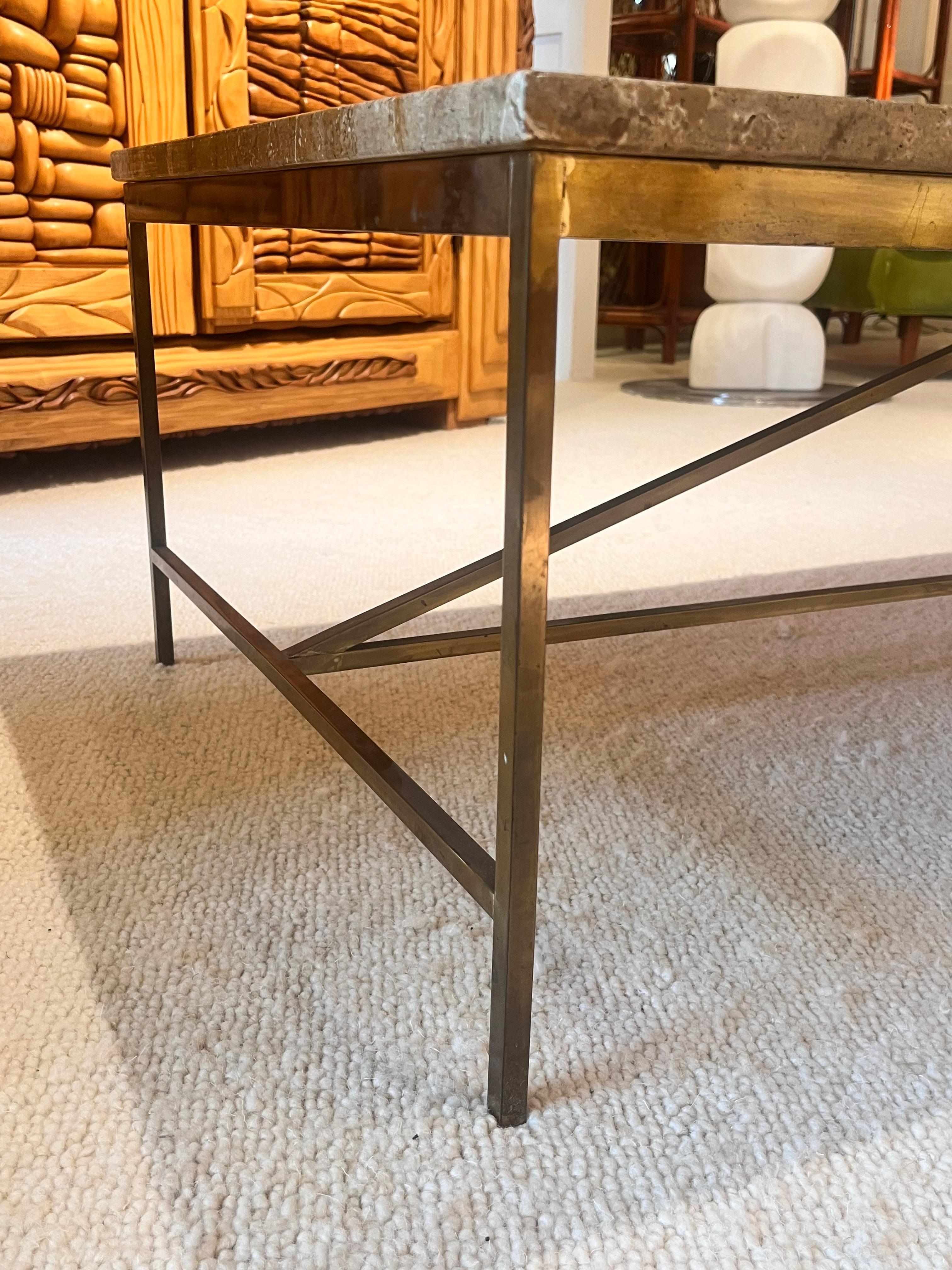 Brass frame coffee table with brown-veined marble top by Paul McCobb In Good Condition In Saint-Ouen, FR