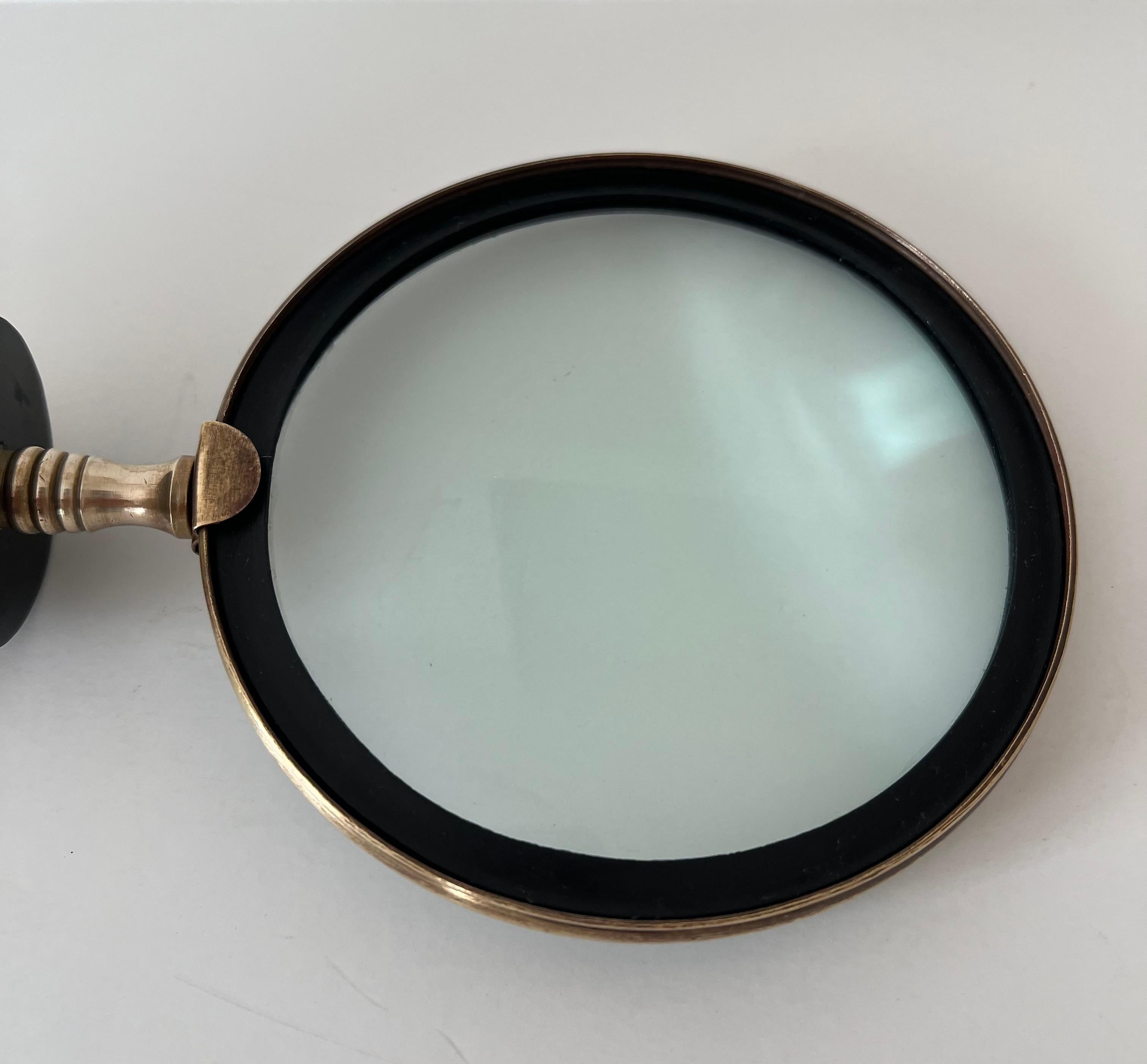 Brass Frame Desk Magnifying Glass with Horn Handle In Good Condition In Los Angeles, CA