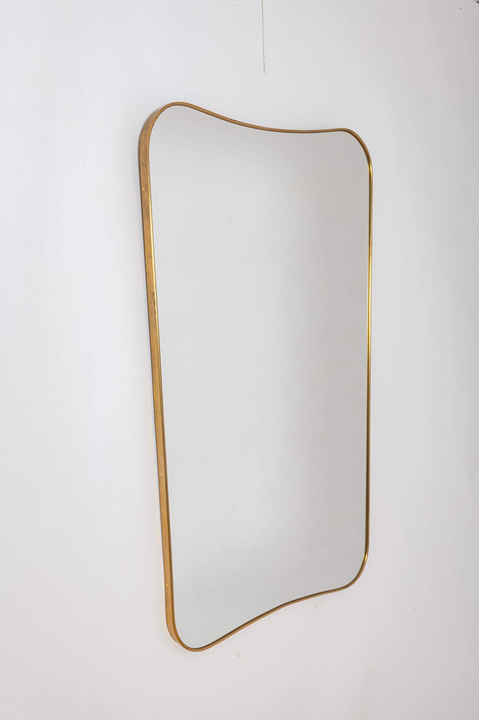 Mid-Century Modern Miroir italien avec cadre en laiton en vente