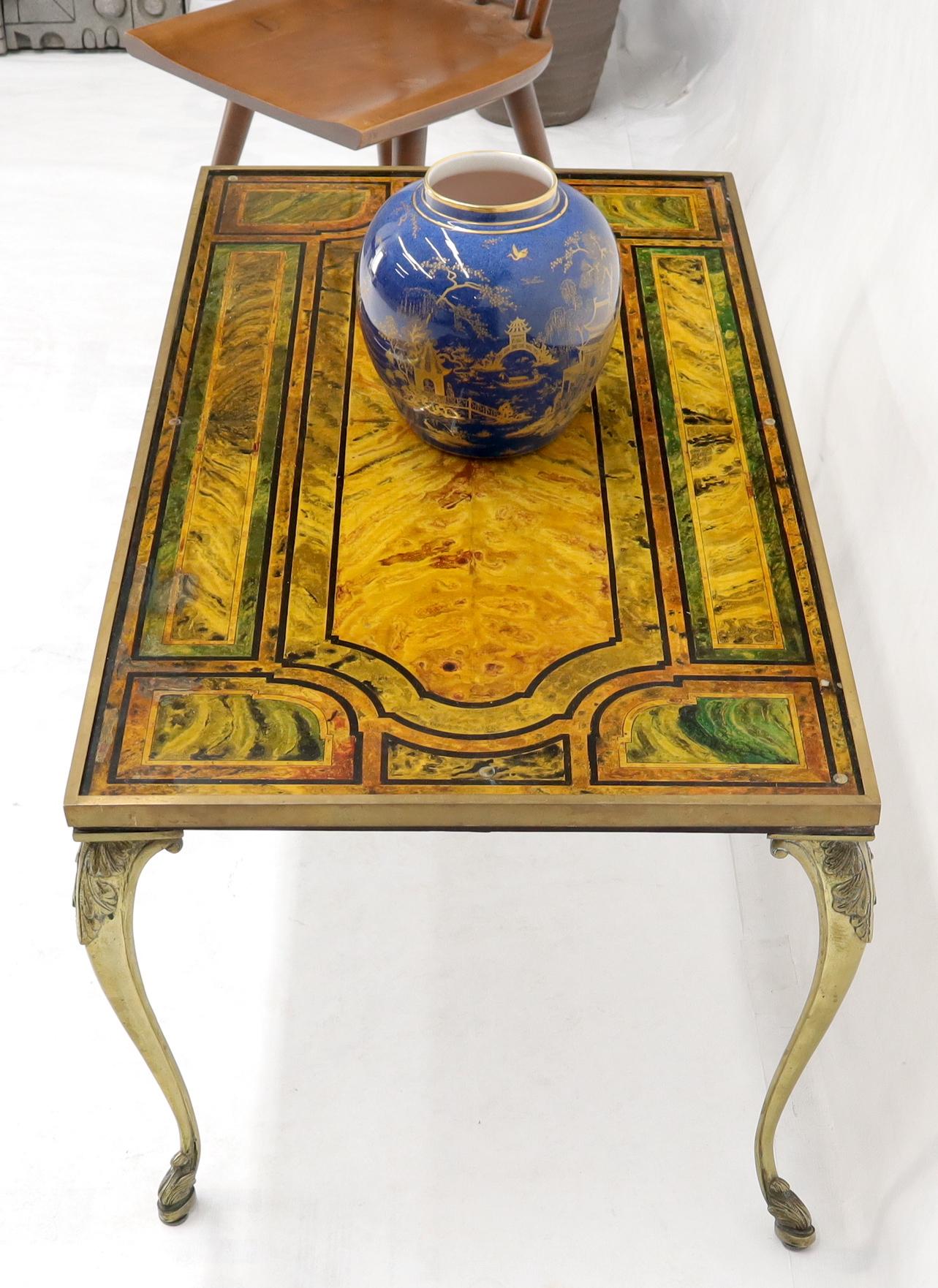 Table basse rectangulaire à structure et pieds en laiton et plateau en marbre peint en vente 8