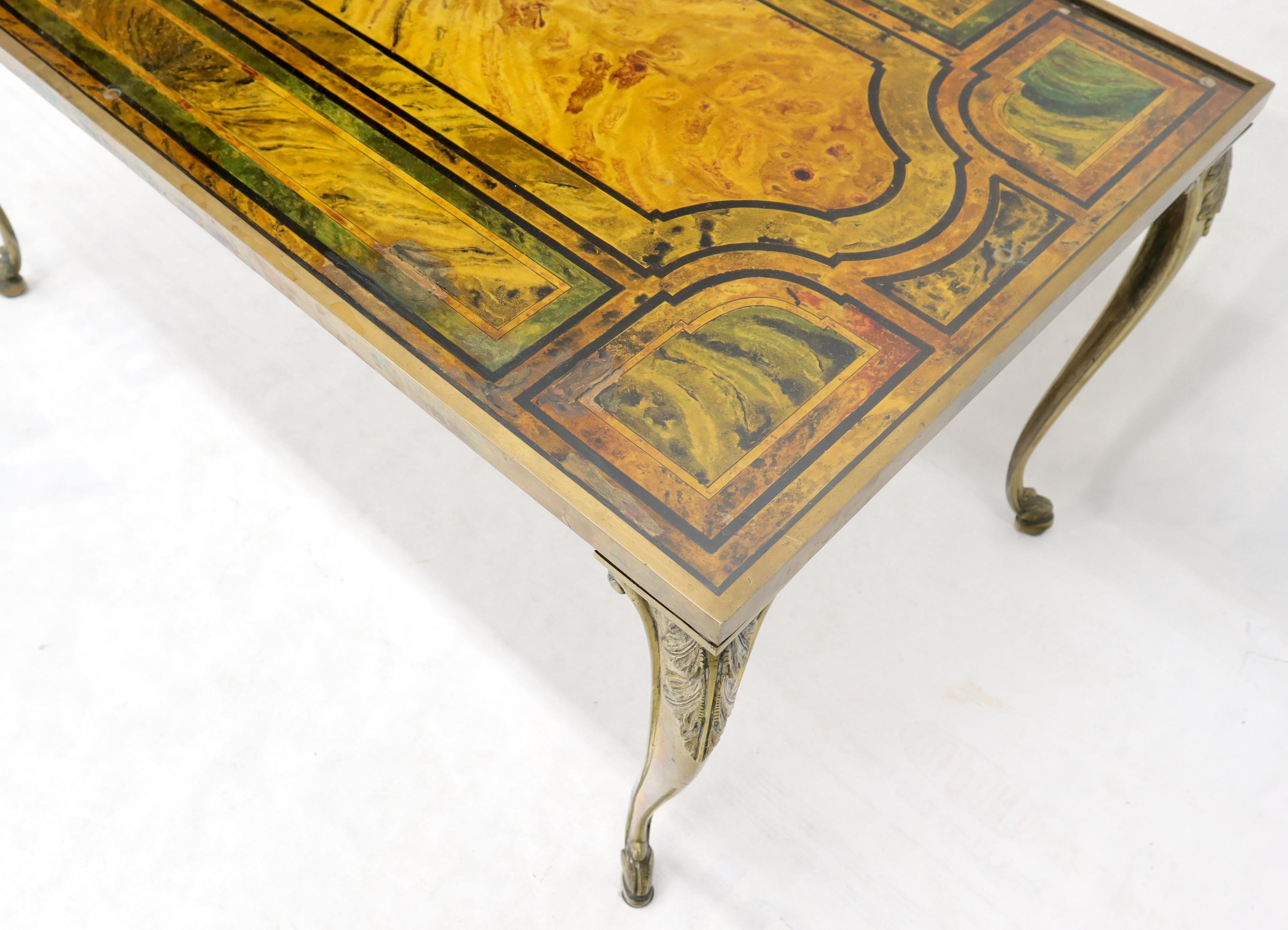 Table basse rectangulaire à structure et pieds en laiton et plateau en marbre peint en vente 2