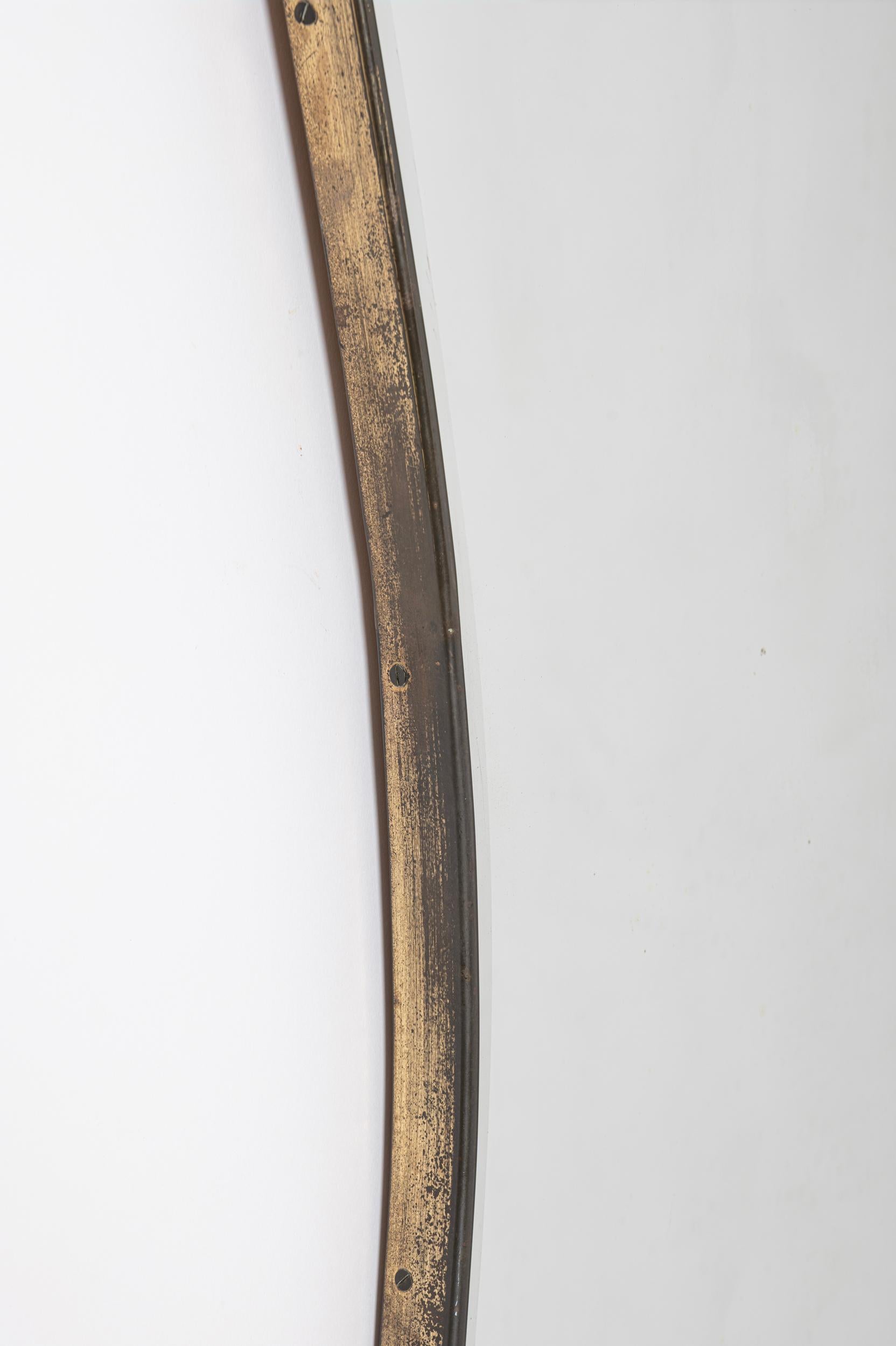 Italiano Specchio italiano di metà secolo con cornice in ottone e piastra a specchio smussata c1950 in vendita