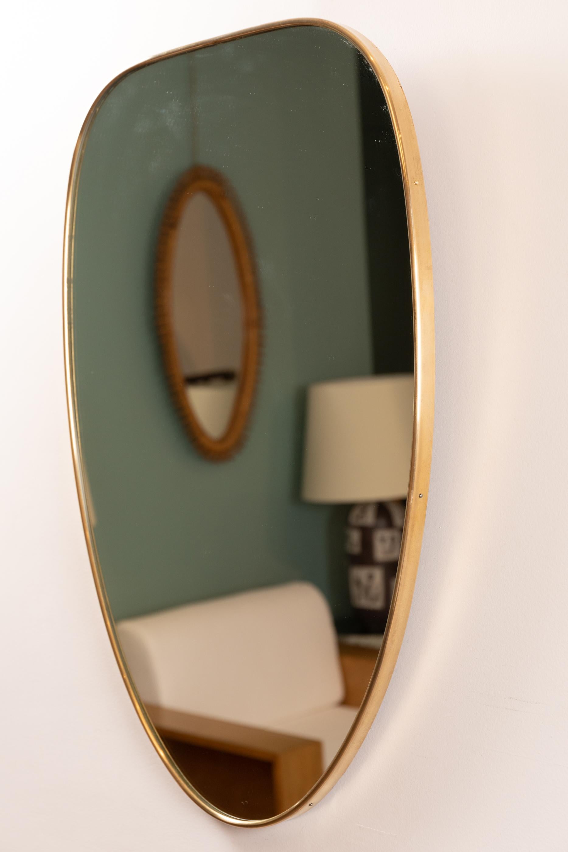 Wall mirror, brass framed,
 in the style of Gio Ponti, 
 Italy, circa 1955. 

Measures: 
H: 72.5 cm (28.5 in.)
W: 49 cm (19.3 in.)
D: 2.5 cm (0.9 in.).