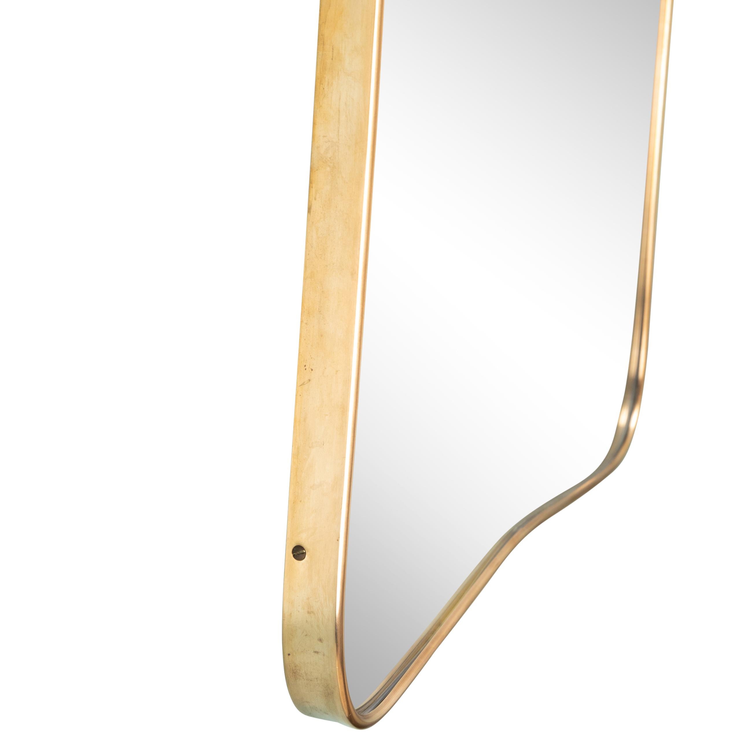 Mid-Century Modern Miroir encadré en laiton dans le style de Gio Ponti, Italie, années 1950 en vente