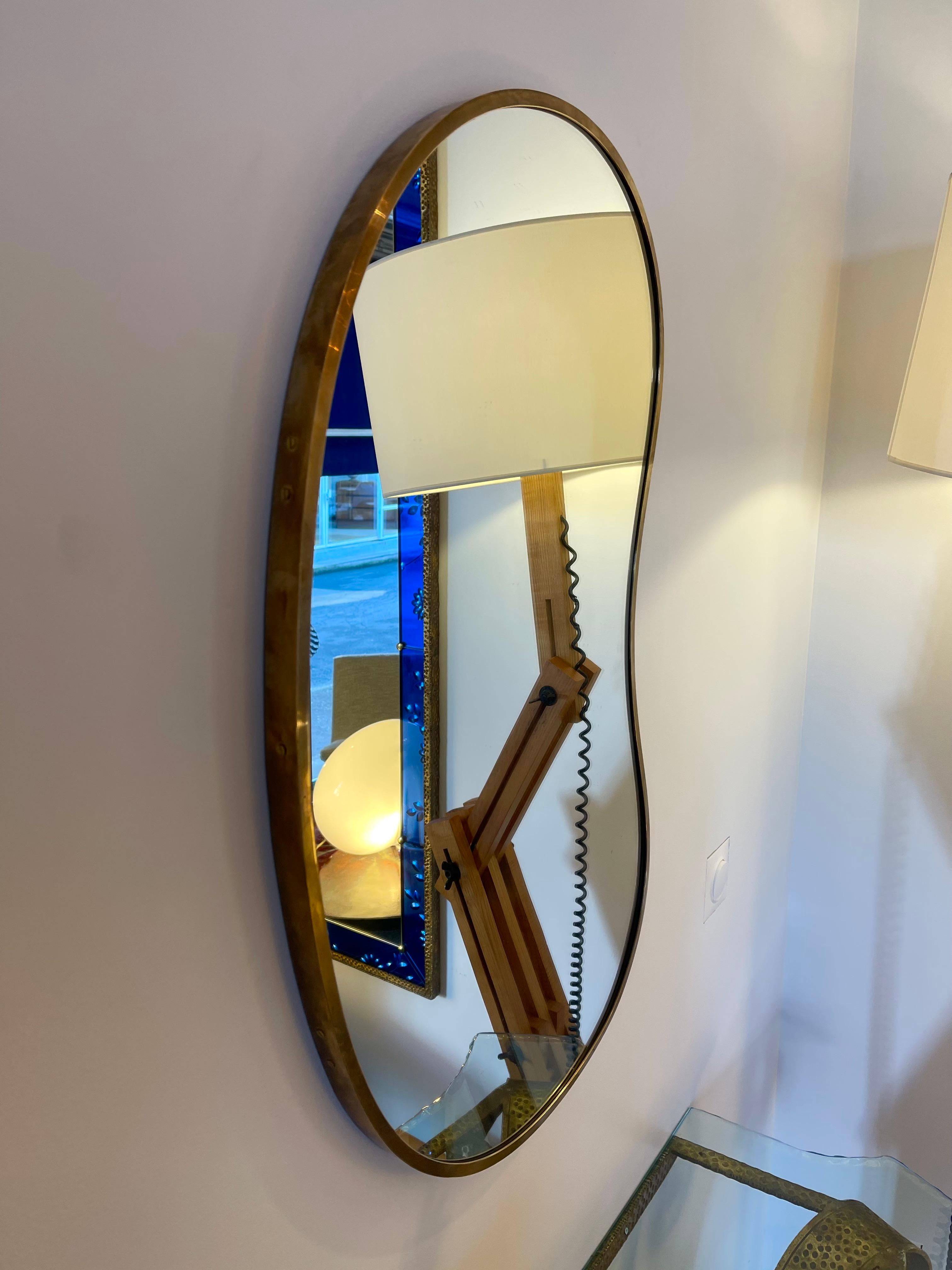 Brass Free Form Haricot Mirror. Italy, 1970s In Good Condition In SAINT-OUEN, FR