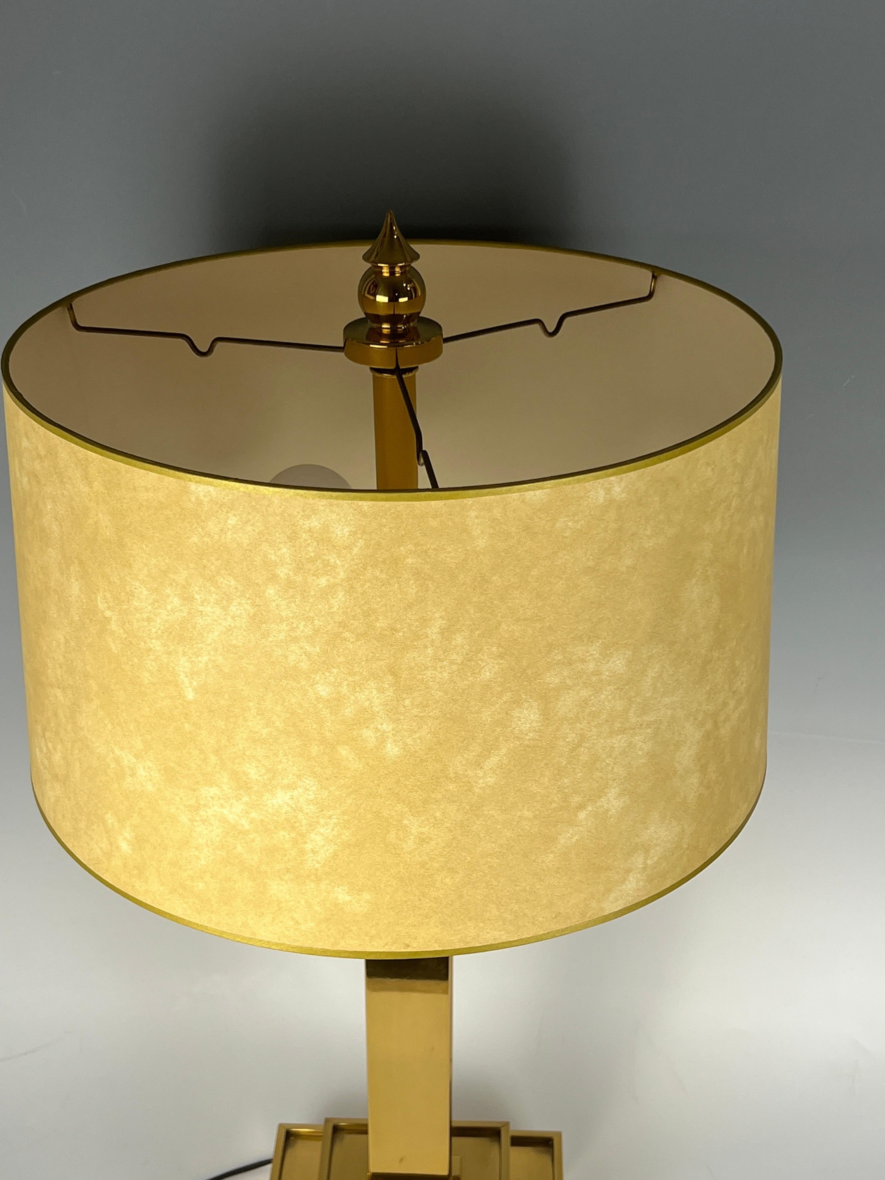 Brass French Table Lamp In Good Condition For Sale In Miami, FL