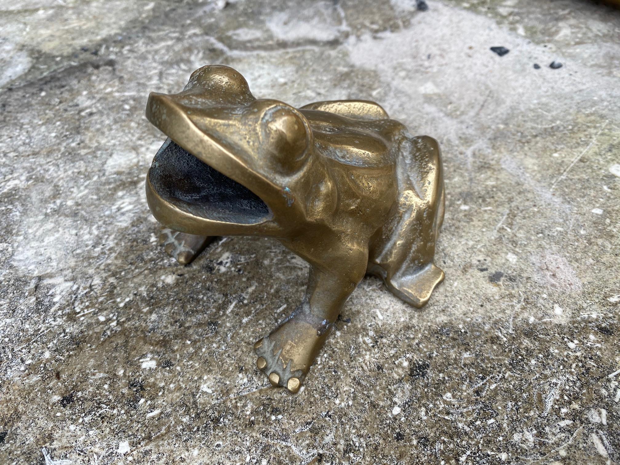 Brass Frog Spout 1