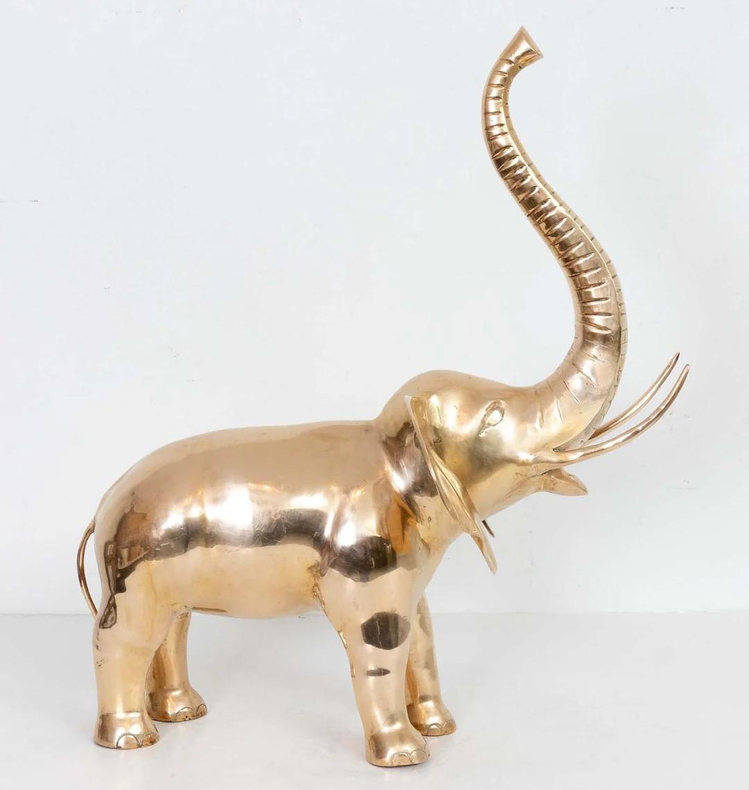 Coréen Sculpture d'éléphant en laiton en vente