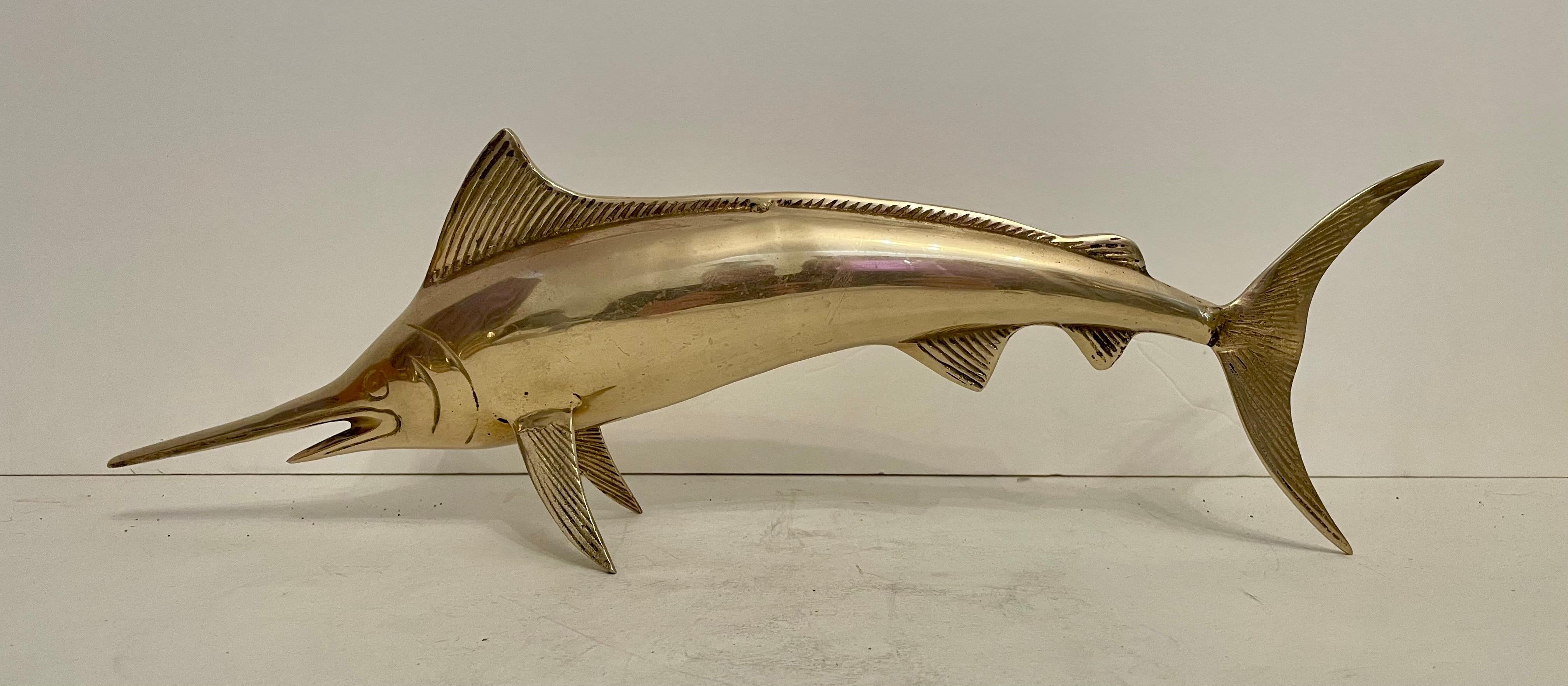 Skulptur aus Messing mit vollem Mieder aus Marlin im Angebot 4