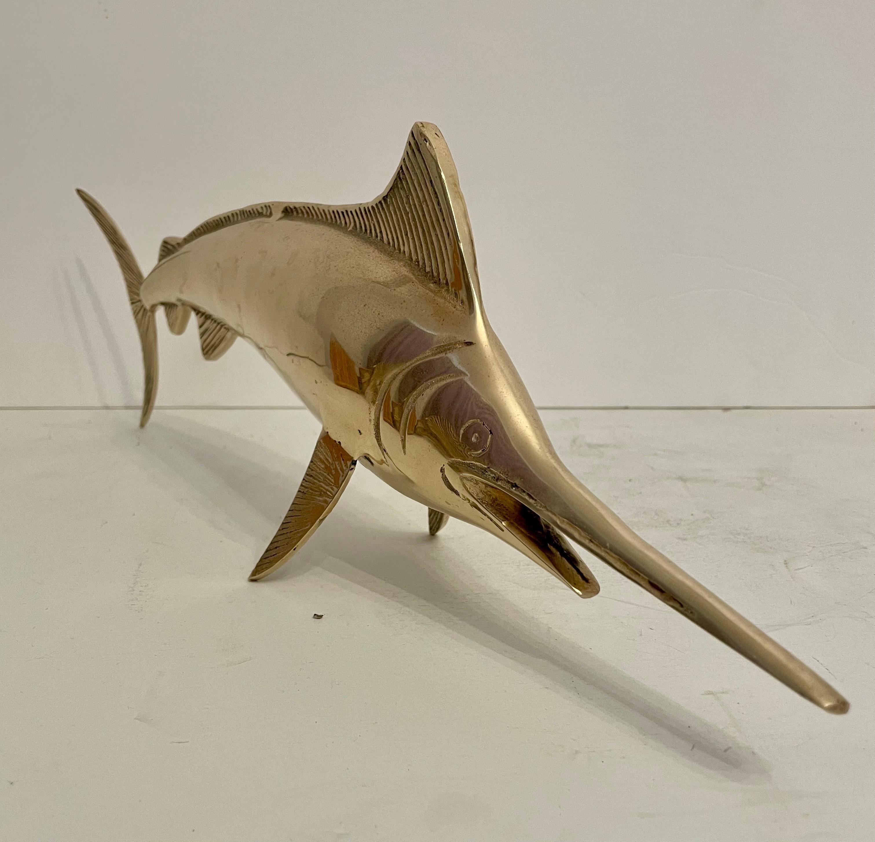 Skulptur aus Messing mit vollem Mieder aus Marlin im Angebot 5
