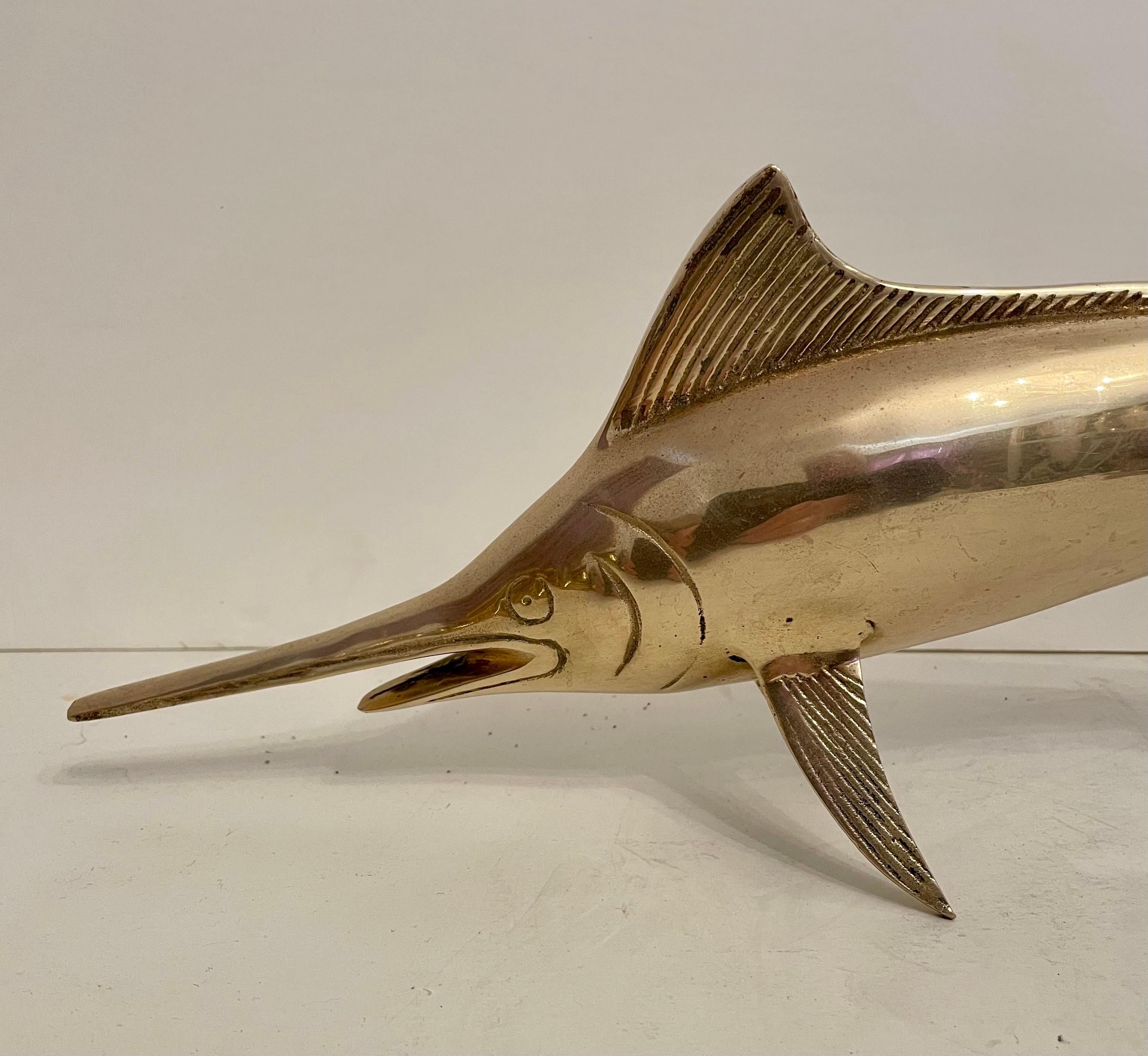 Skulptur aus Messing mit vollem Mieder aus Marlin (Ende des 20. Jahrhunderts) im Angebot