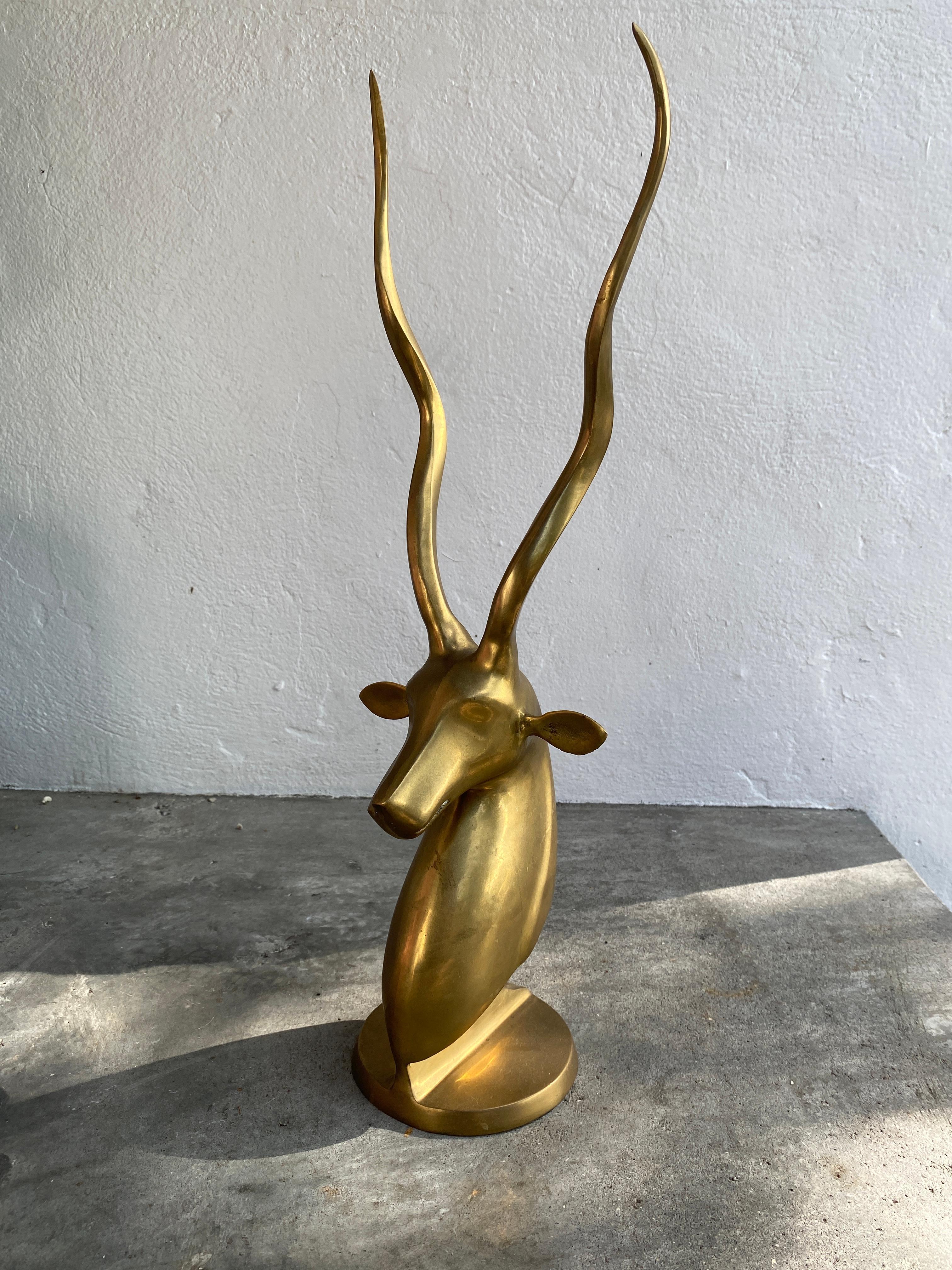 Vintage laiton massif animal Gazelle antilope buste sculpture objet décoratif avec grands bois. 