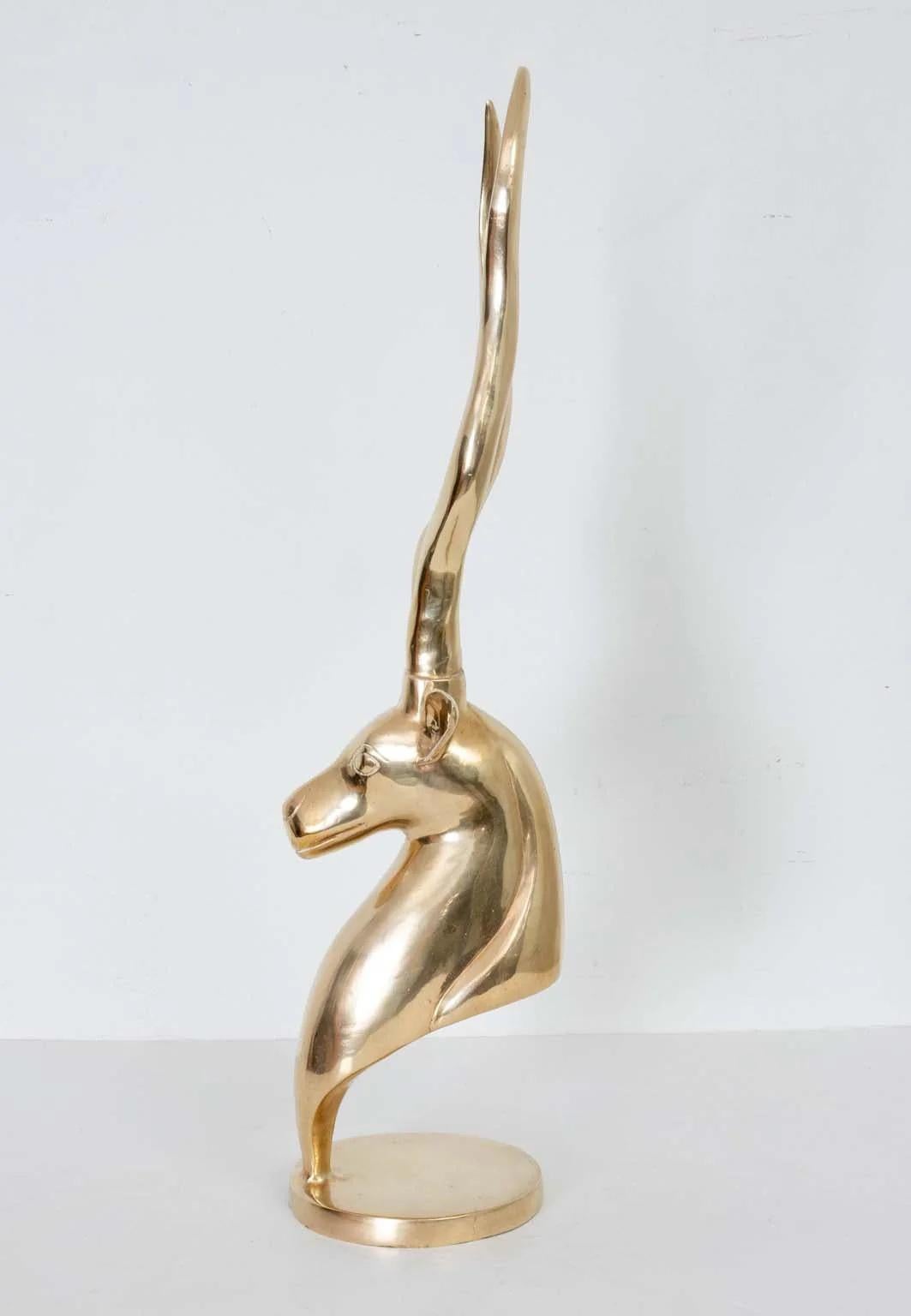 Hollywood Regency Scultura di gazzella in ottone in vendita