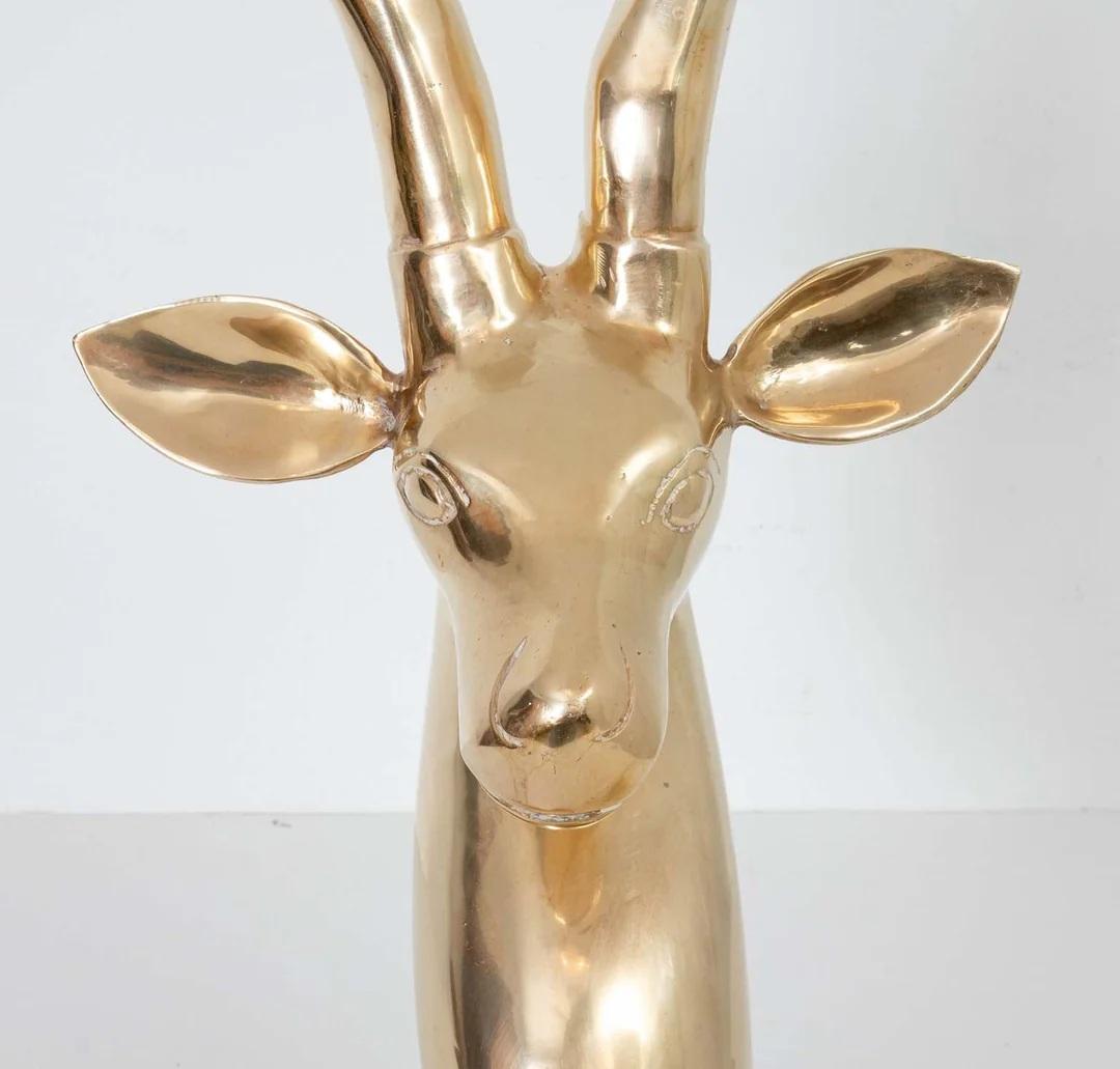 XX secolo Scultura di gazzella in ottone in vendita
