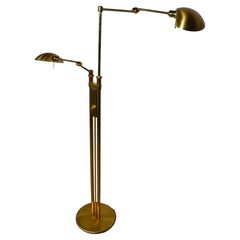 Messing Deutsch Postmoderne verstellbare zwei Licht Halogen Stehlampe von Holtkoetter