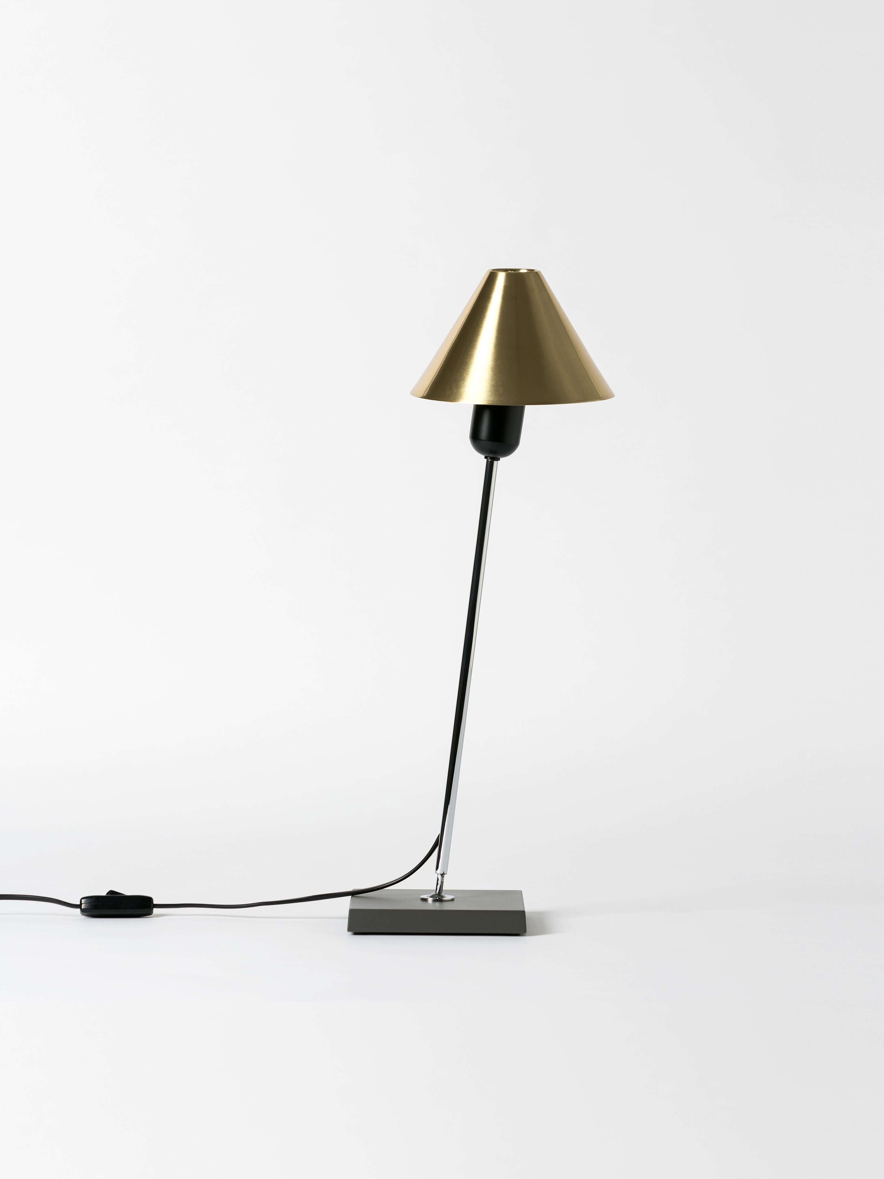 Brass Gira table lamp by Miguel Milá
Dimensions: D 16 x H 54 cm
Materials: Brass, metal.
Available in 3 colors: Aluminum, black and brass.

The Gira lamp has all the simplicity and the profile of a classic. This lamp encapsulates all the
