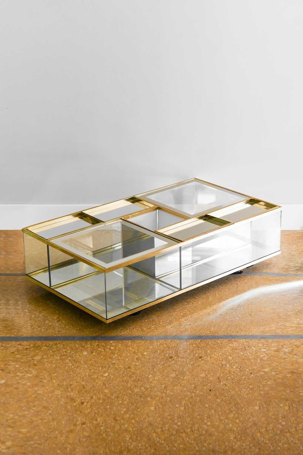 Brass, glass and mirrored glass coffee table with removable trays, 1970 For Sale 3
